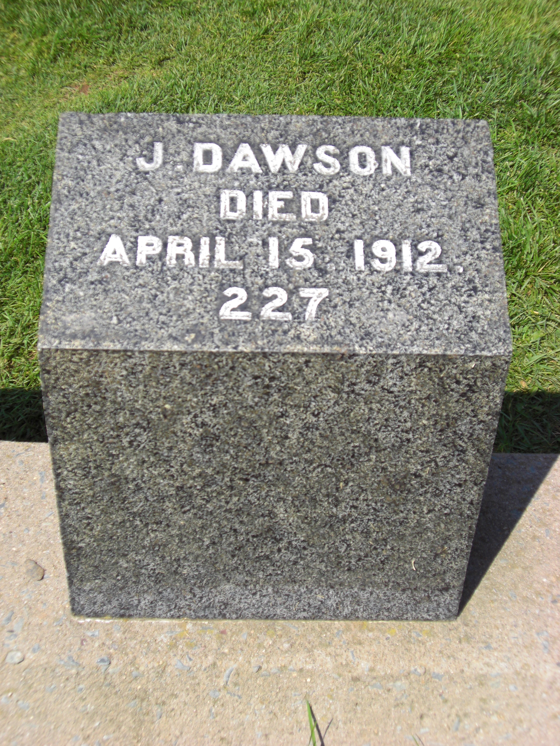 Dawson es una de las 121 personas que viajaban en el Titanic que se encuentran enterradas en el Cementerio Fairview Lawn en Halifax, Nueva Escocia. No son las únicas víctimas: su lápida lleva el 227 porque fue ése fue el número de cuerpo recuperado (Wikipedia)