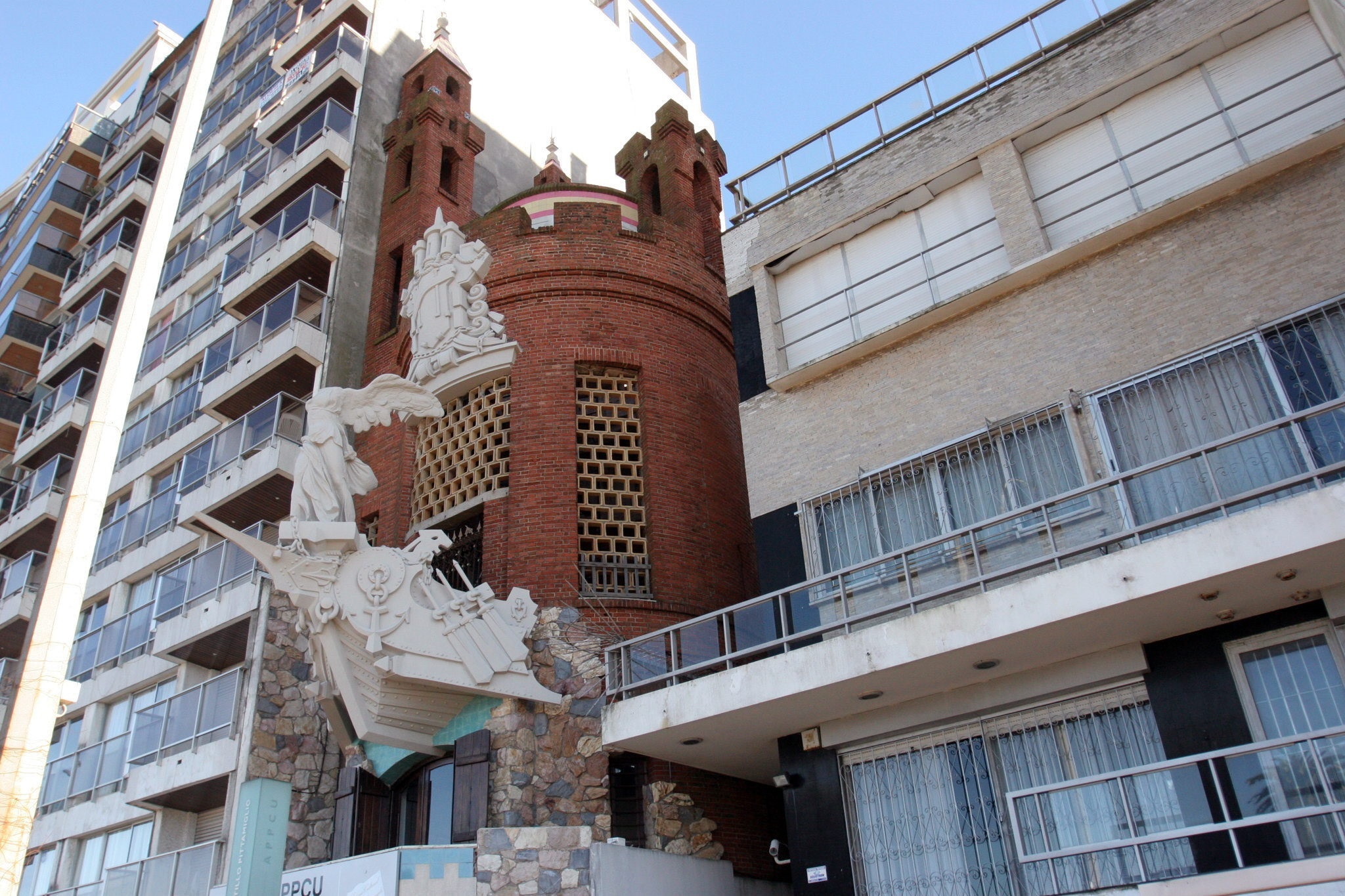 Mágico castillo de un alquimista uruguayo da el primer paso hacia su remodelación - Infobae