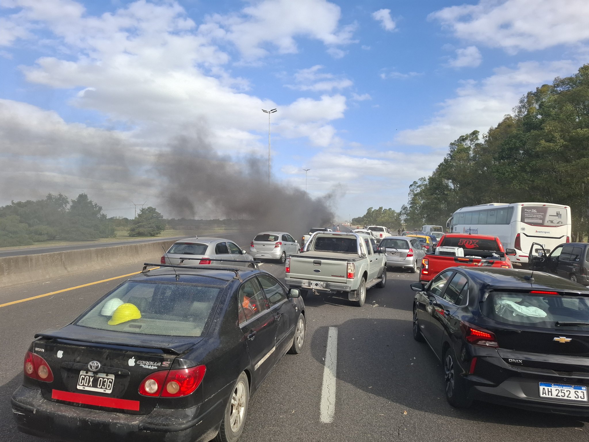 Tres sacerdotes en busca de señales, magos que no hacen magia y la leyenda de una fiesta que une a pueblos y generaciones