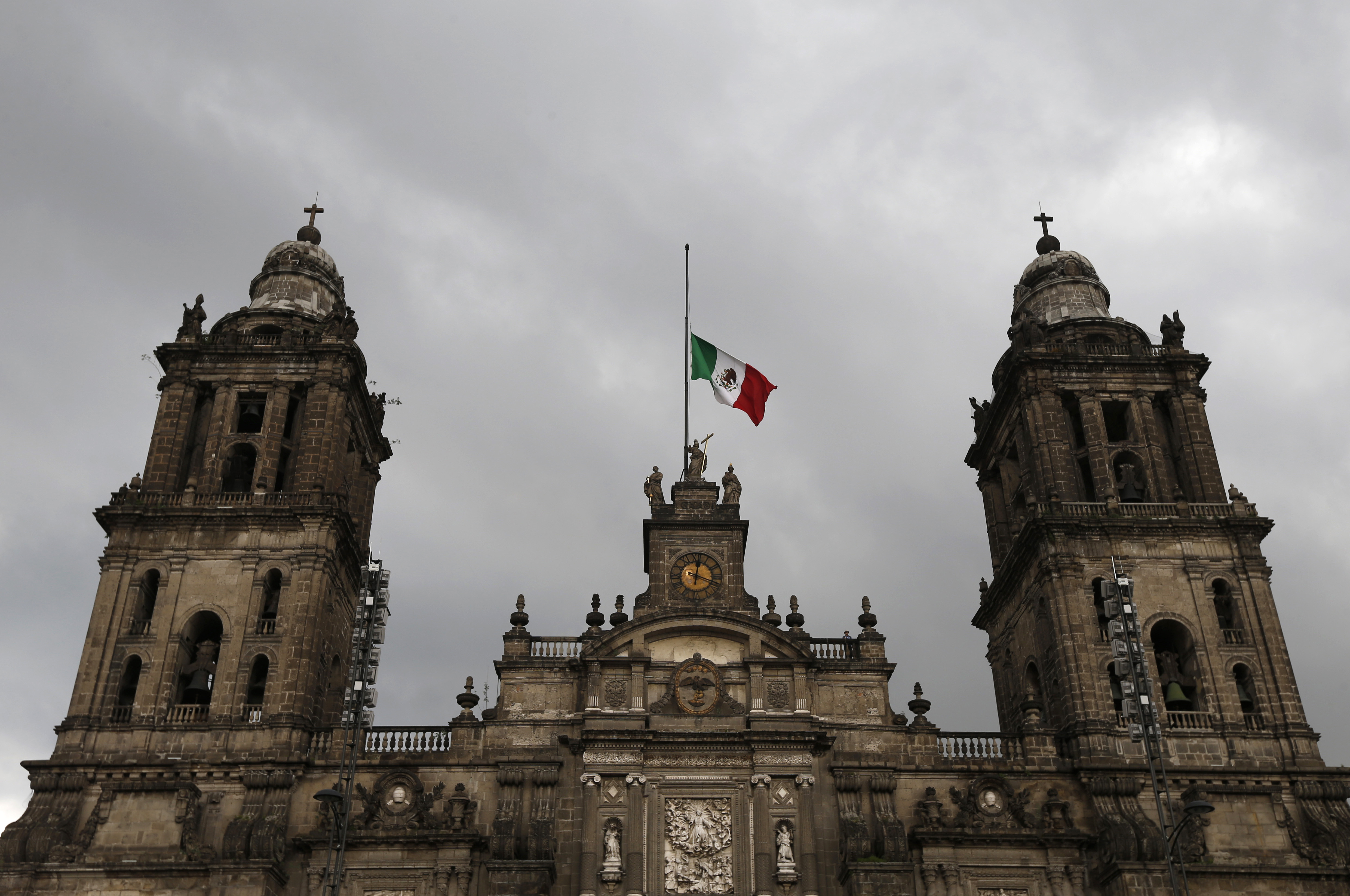 La Catedral Metropolitana de la Ciudad de México, sufrió daños tras el terremoto el 19 de septiembre de 2017. (AP Foto/Marco Ugarte, Archivo)