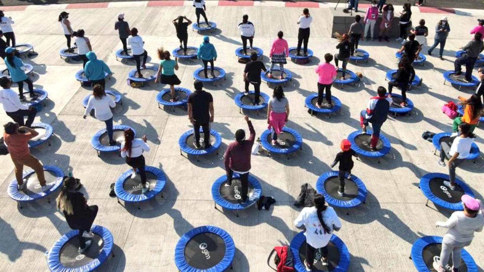 Mujeres de la alcaldía Iztapalapa tomaron su clase de 'jumping' en plena calle.
(Foto: imagen ilustrativa de archivo @Alc_Iztapalapa)