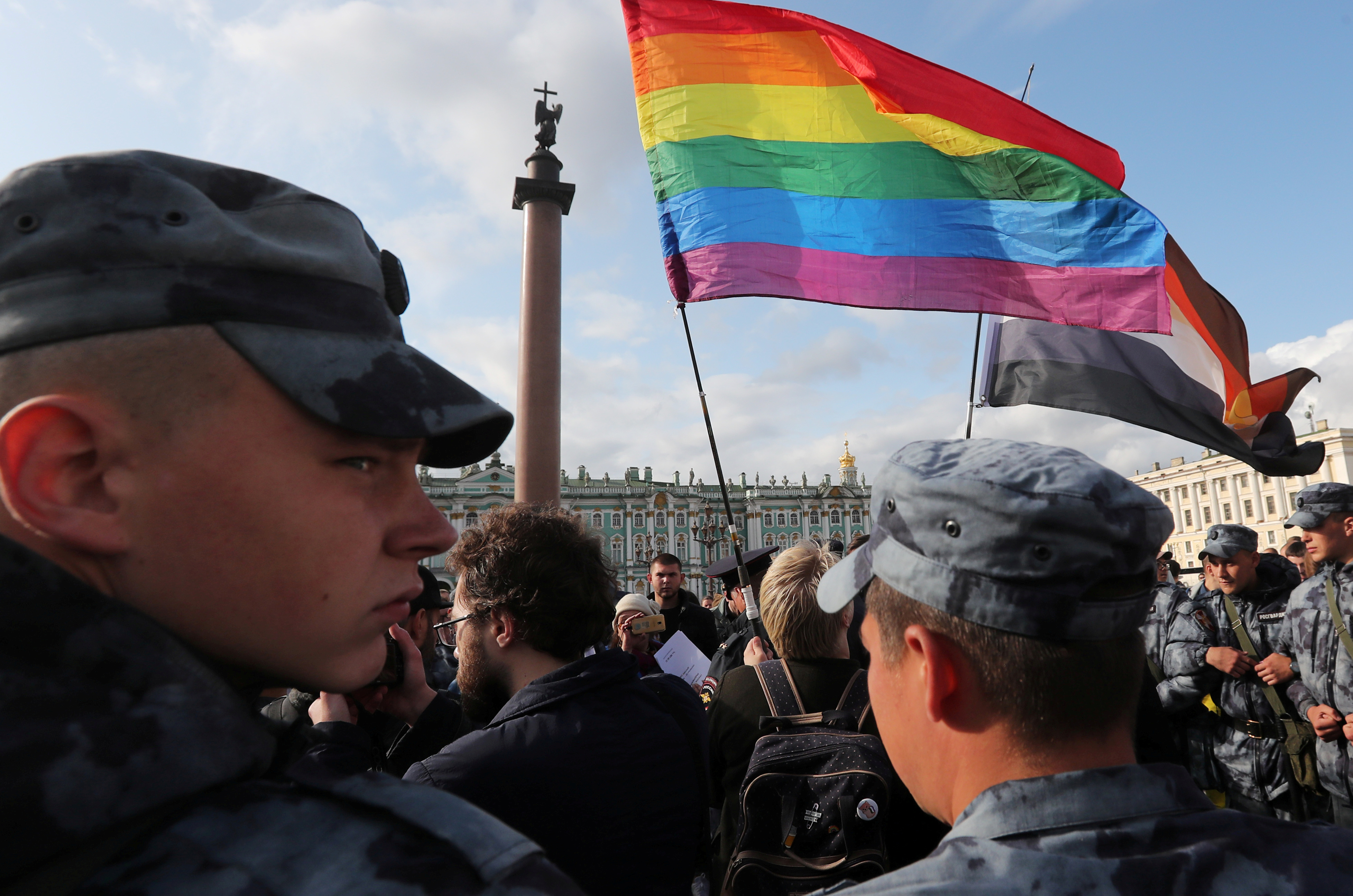 La Policía Rusa deteniendo a participantes de la Marcha del Orgullo en San Petersburgo, en 2019 (REUTERS/Anton Vaganov/File Photo)
