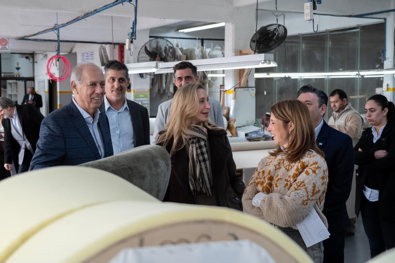 La Libertad Avanza sigue recorriendo CABA: Karina Milei encabez&oacute; una visita a una tradicional empresa porte&ntilde;a