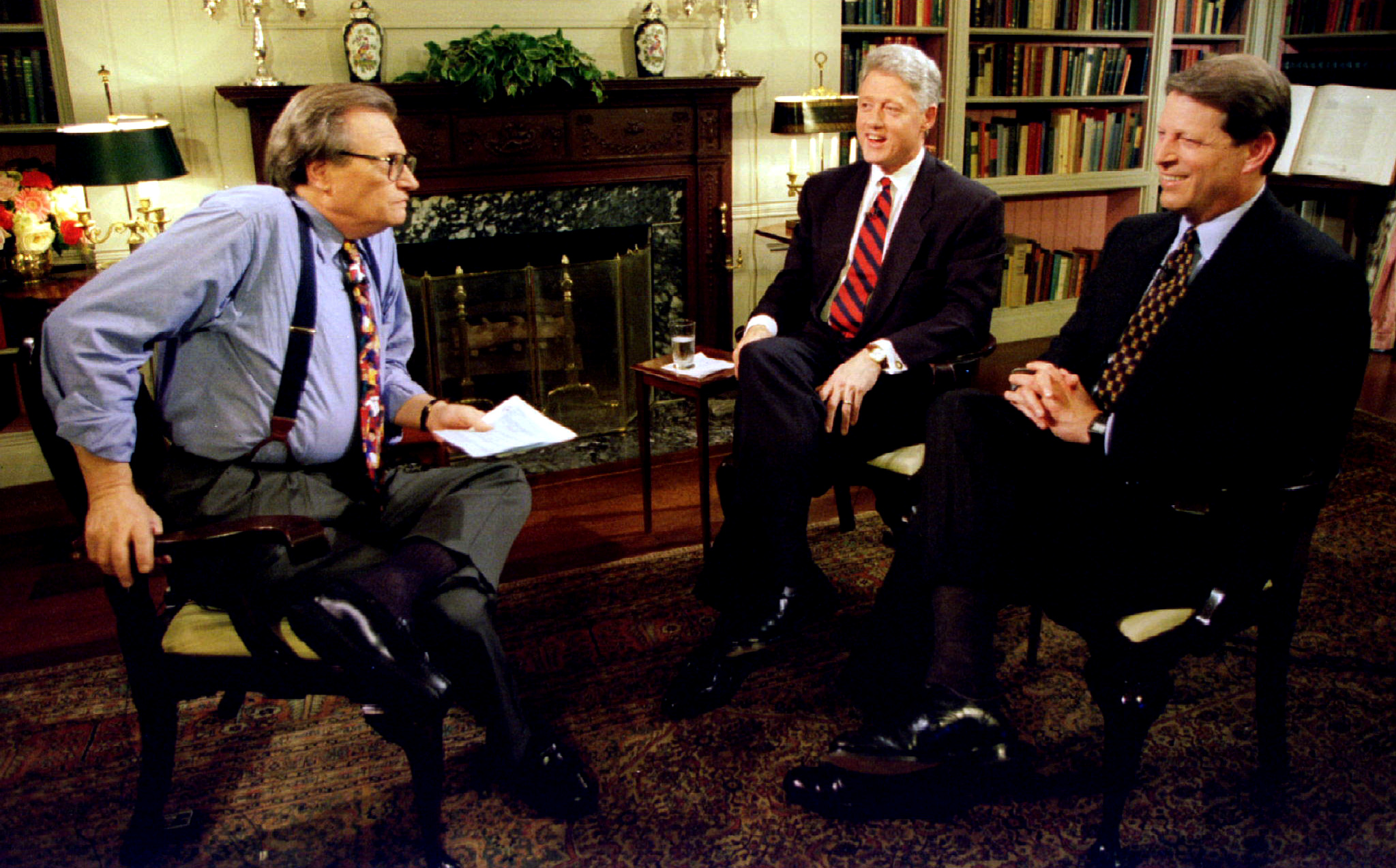 Larry King junto a Clinton y Al Gore en 1995 (REUTERS)