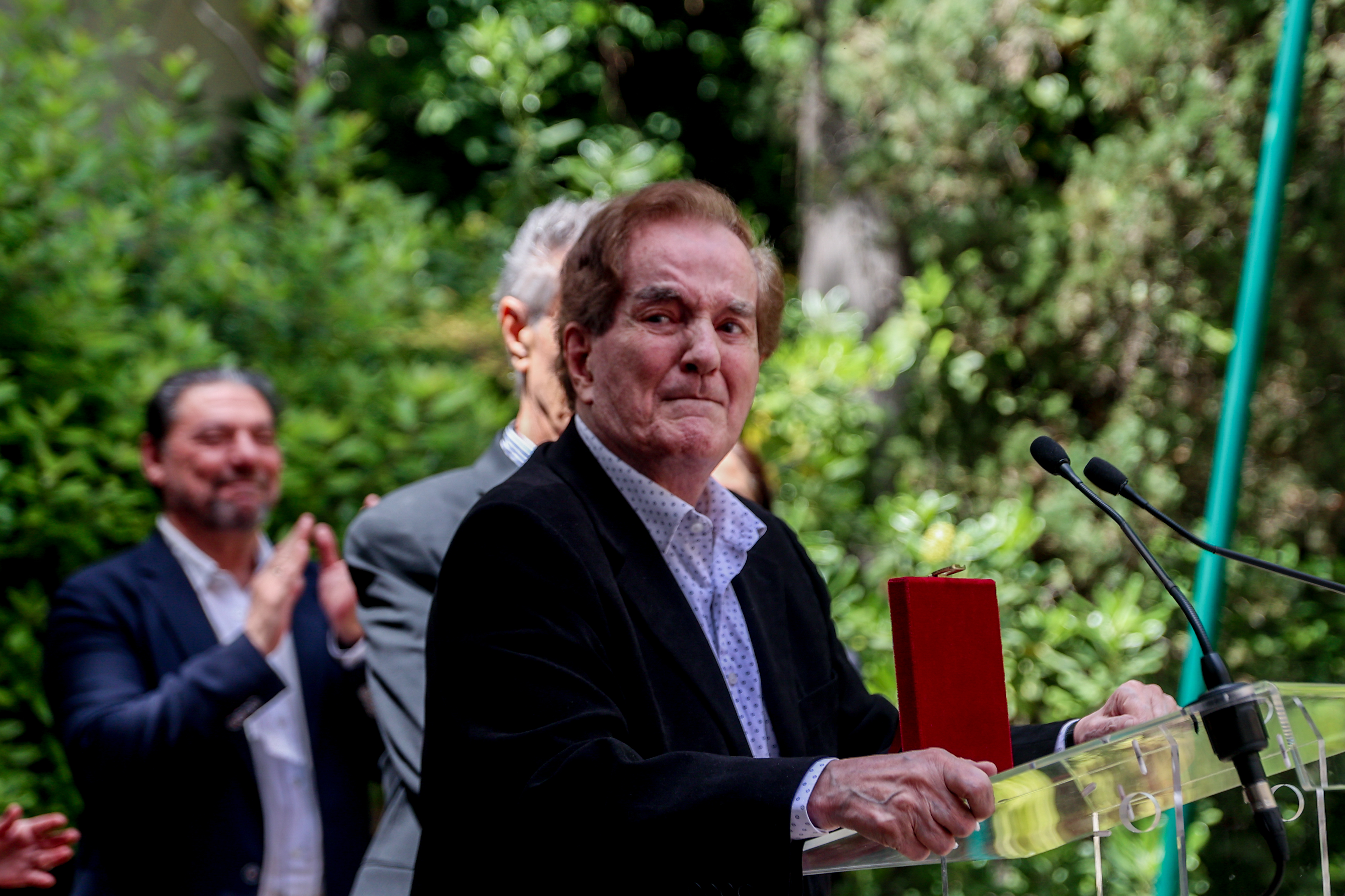 Manuel de la Calva, más allá de los escenarios: de su inquebrantable  vínculo con Ramón Arcusa a sus 50 años de amor con Mirna Carvajal - Infobae
