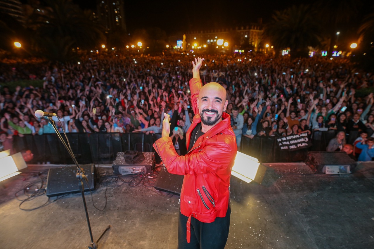 Abel Pintos en la Plaza Colón de Mar del Plata (Foto: Christian Heitt)