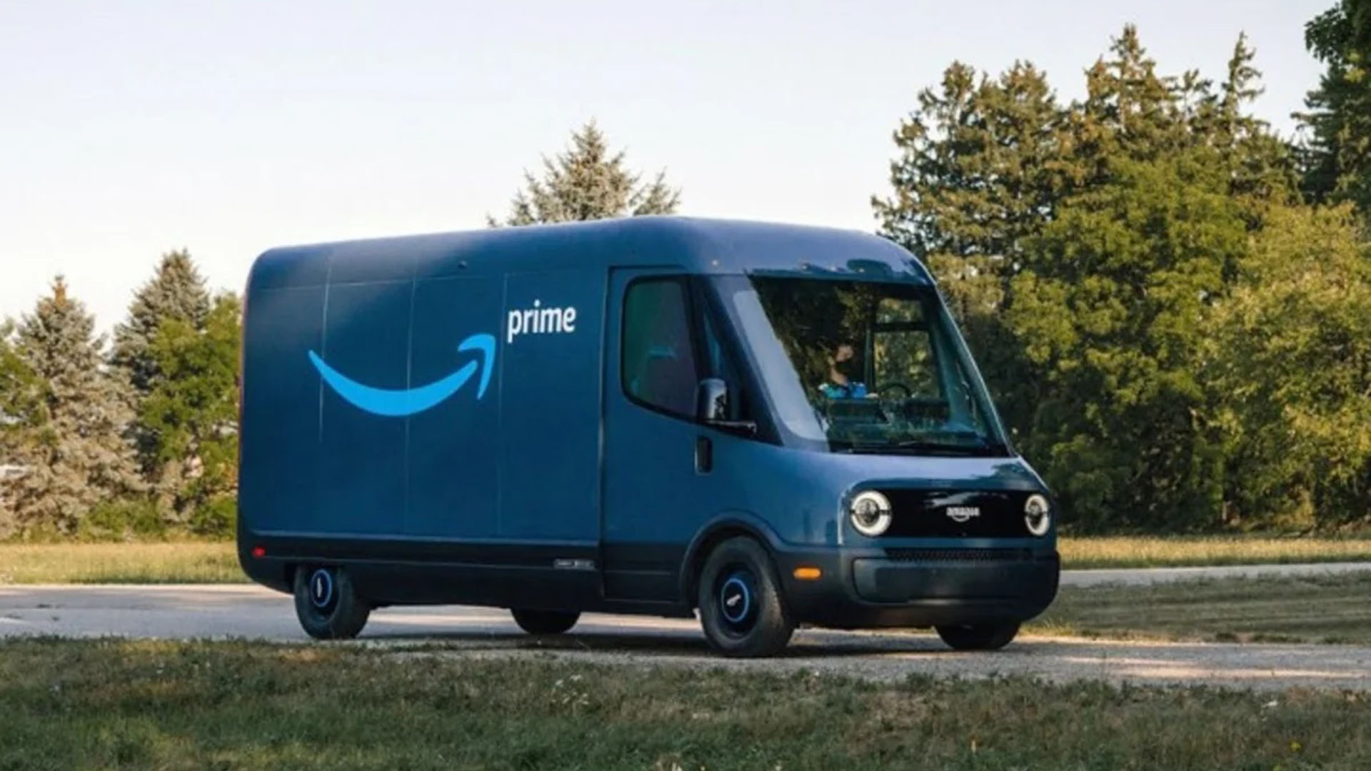 Rivian mendapatkan pembiayaan dari Jeff Bezos dan Amazon dengan menjual armada van pengiriman listrik raksasa