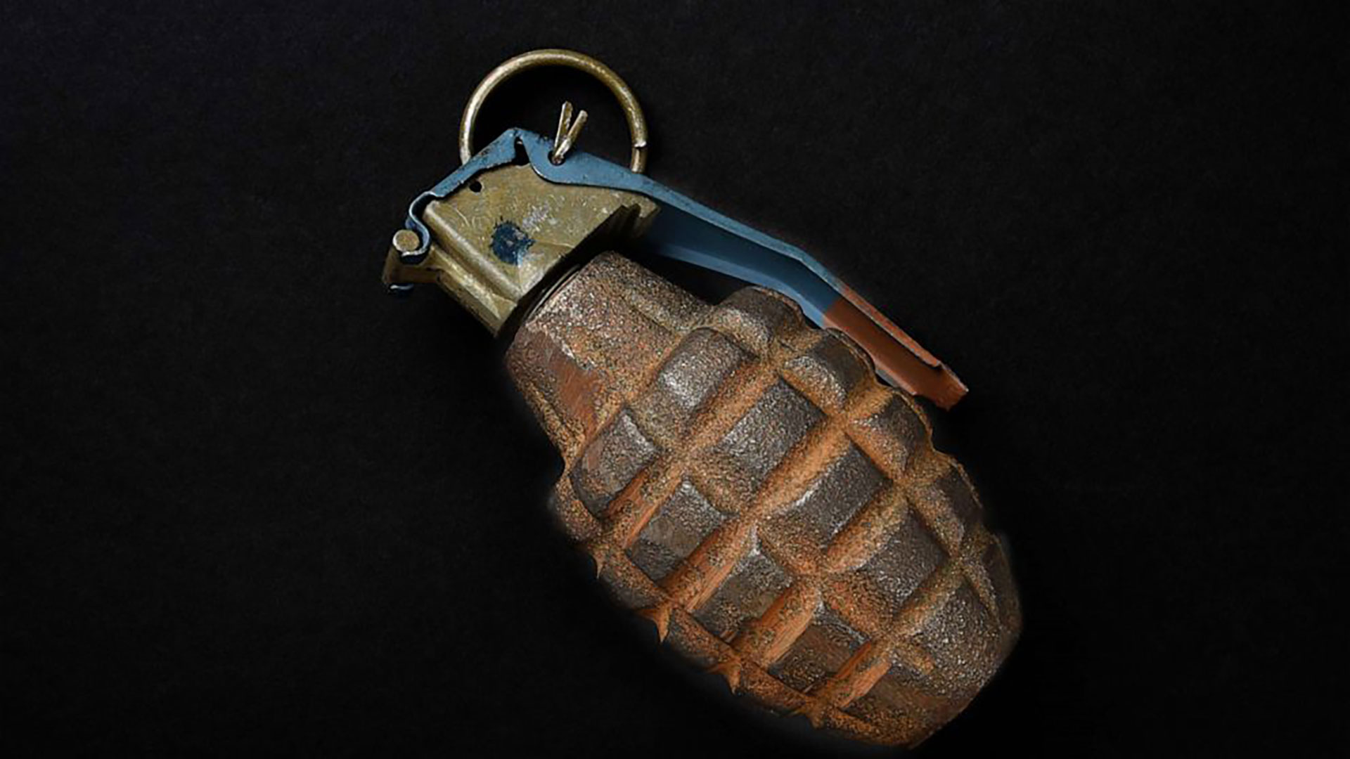 Hallaron una antigua granada de su abuelo y el descubrimiento terminó en tragedia