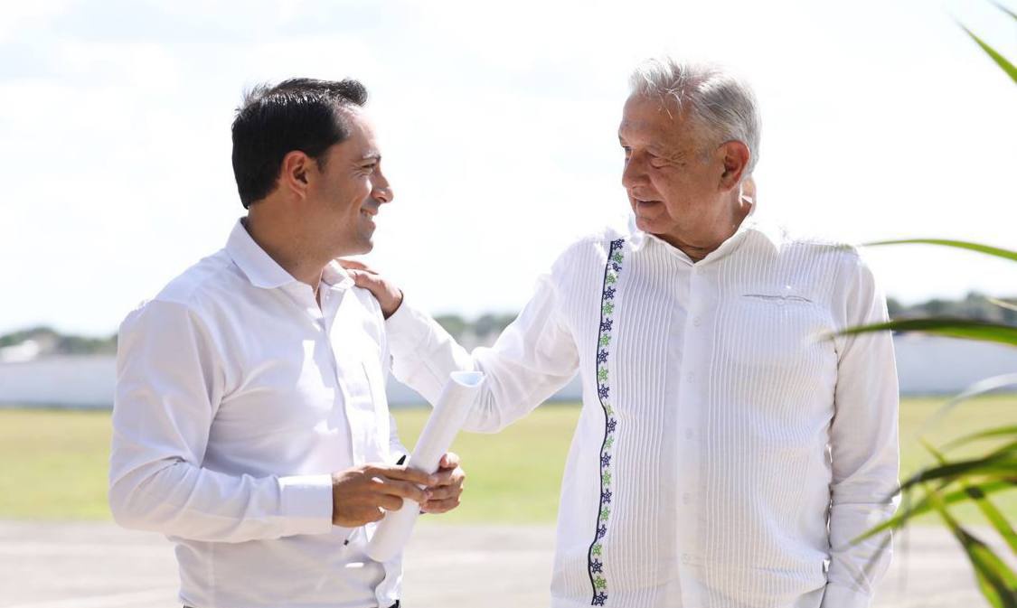 Andrés Manuel López Obrador and Mauricio Vila (Twitter/@Mauvila)