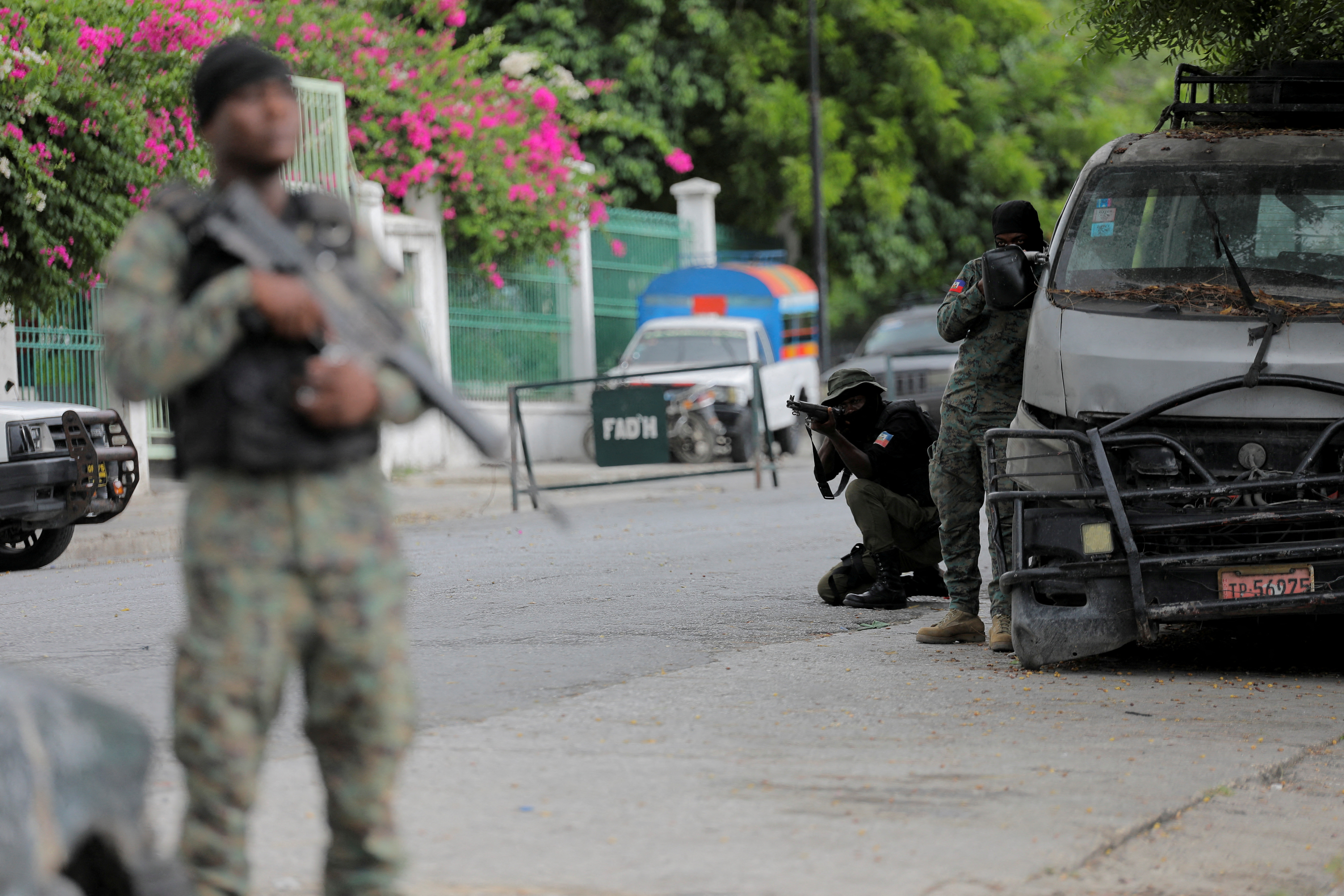 Soldados hacen guardia fuera de la base militar del Palacio Presidencial en Puerto Príncipe, capital de Haití (REUTERS/Ralph Tedy Erol)