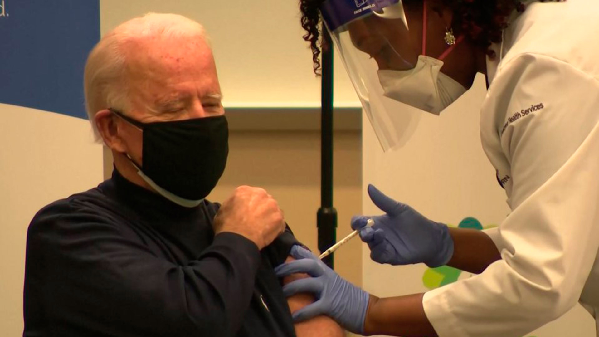 El presidente electo de EEUU, Joe Biden recibe la vacuna contra COVID-19