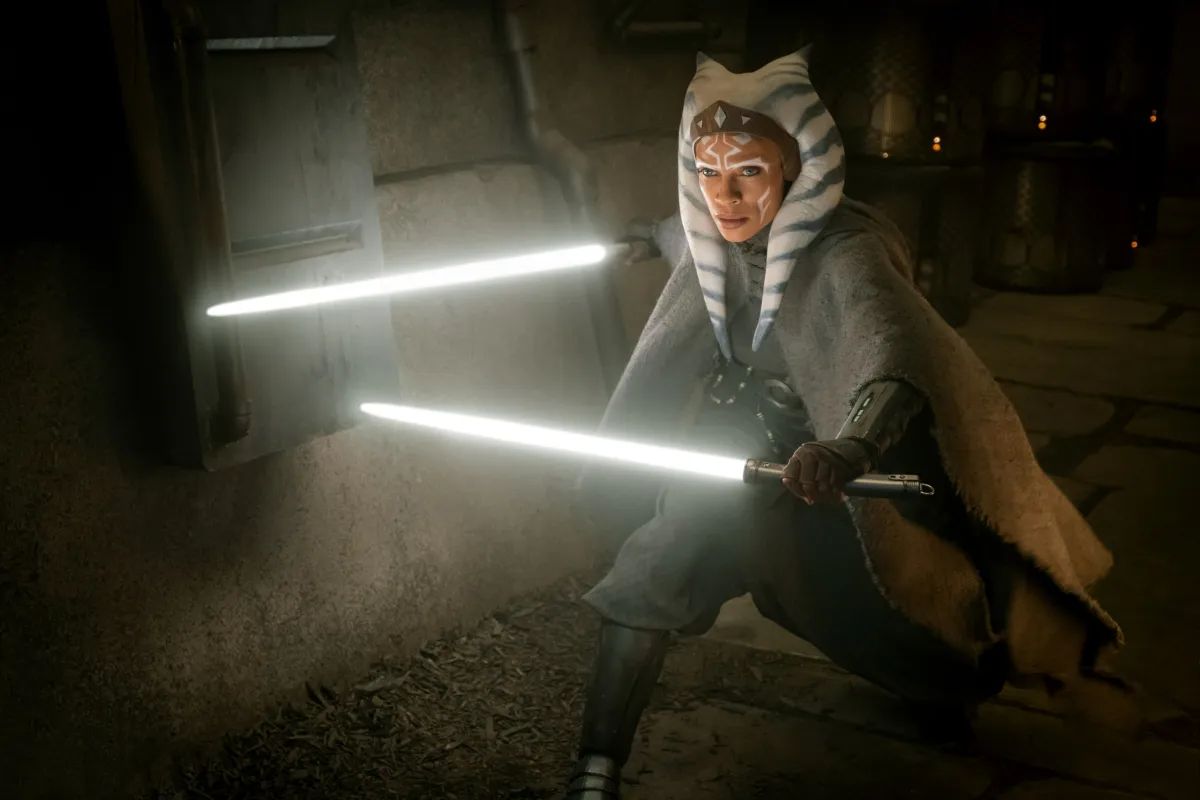 Rosario Dawson es la primera actriz en interpretar a la maestra Jedi Ahsoka Tano en la acción real. (Disney+)