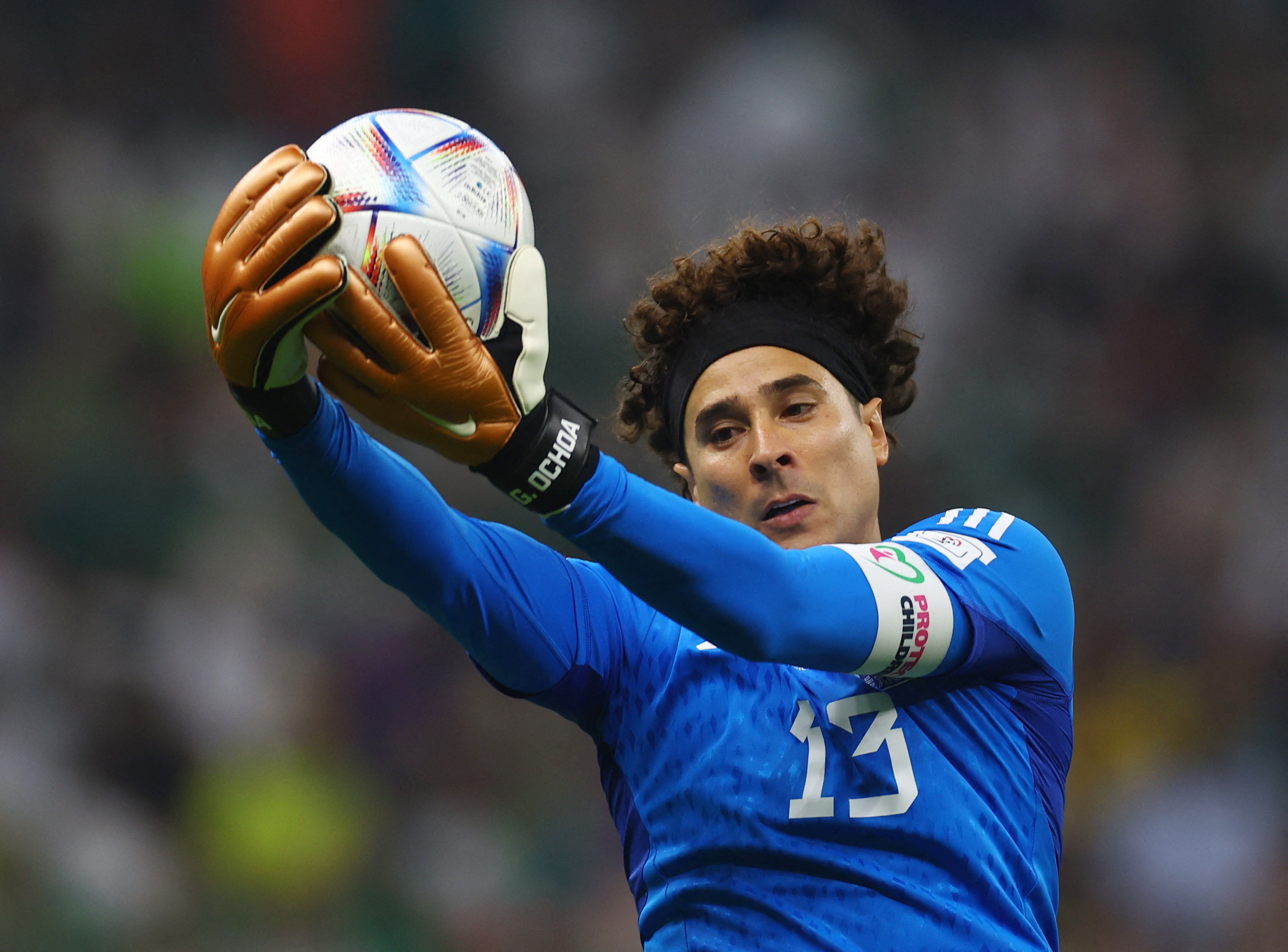 Soccer Football - FIFA World Cup Qatar 2022 - Group C - Saudi Arabia v Mexico - Lusail Stadium, Lusail, Qatar - November 30, 2022 Mexico's Guillermo Ochoa in action REUTERS/Kai Pfaffenbach