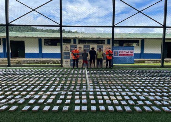 Armada de Colombia localiza millonario cargamento de cocaína en buque pesquero