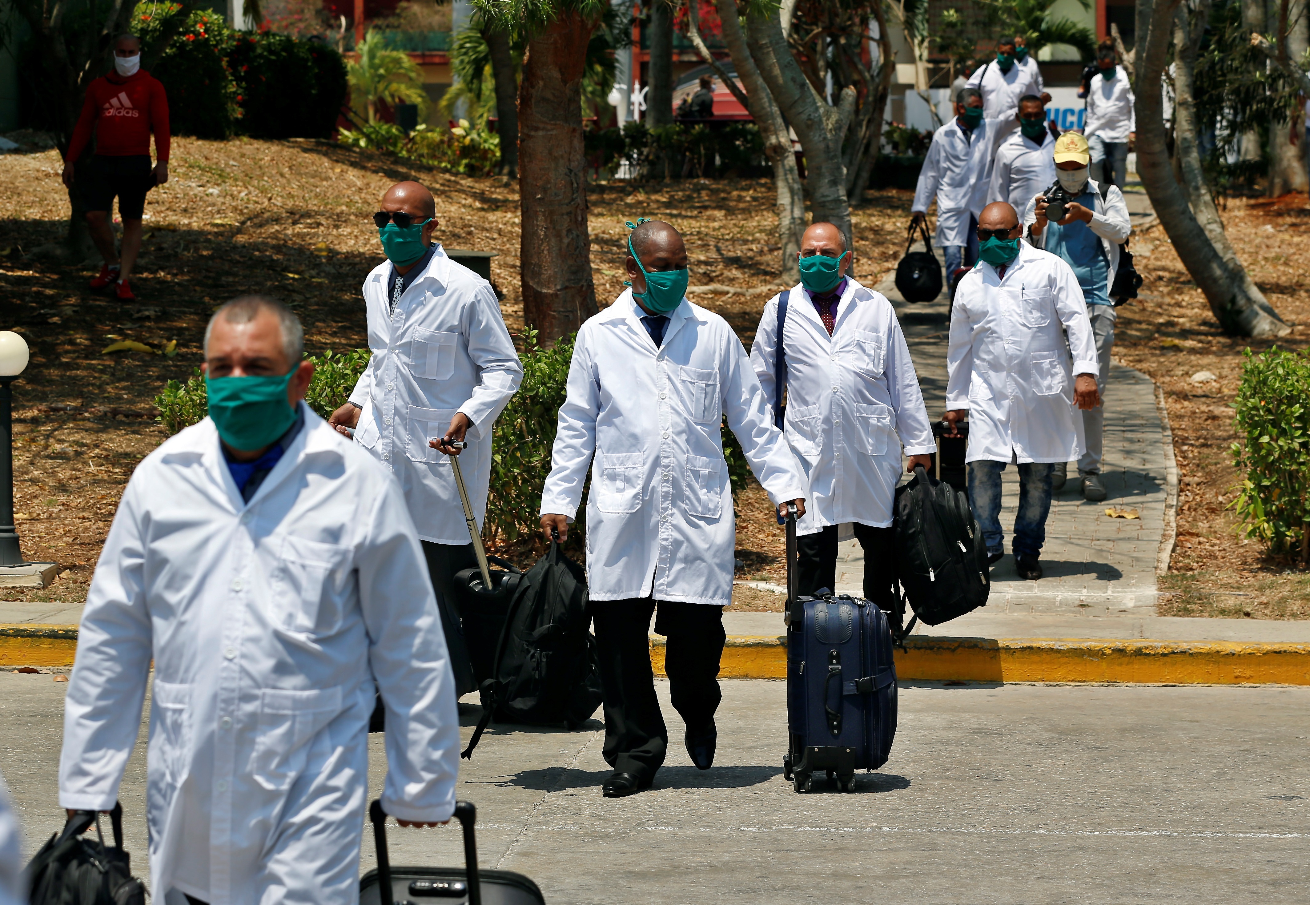 AMLO ha estado en el ojo del huracán por la contratación de médicos cubanos (Foto: EFE/Ernesto Mastrascusa/Archvio)