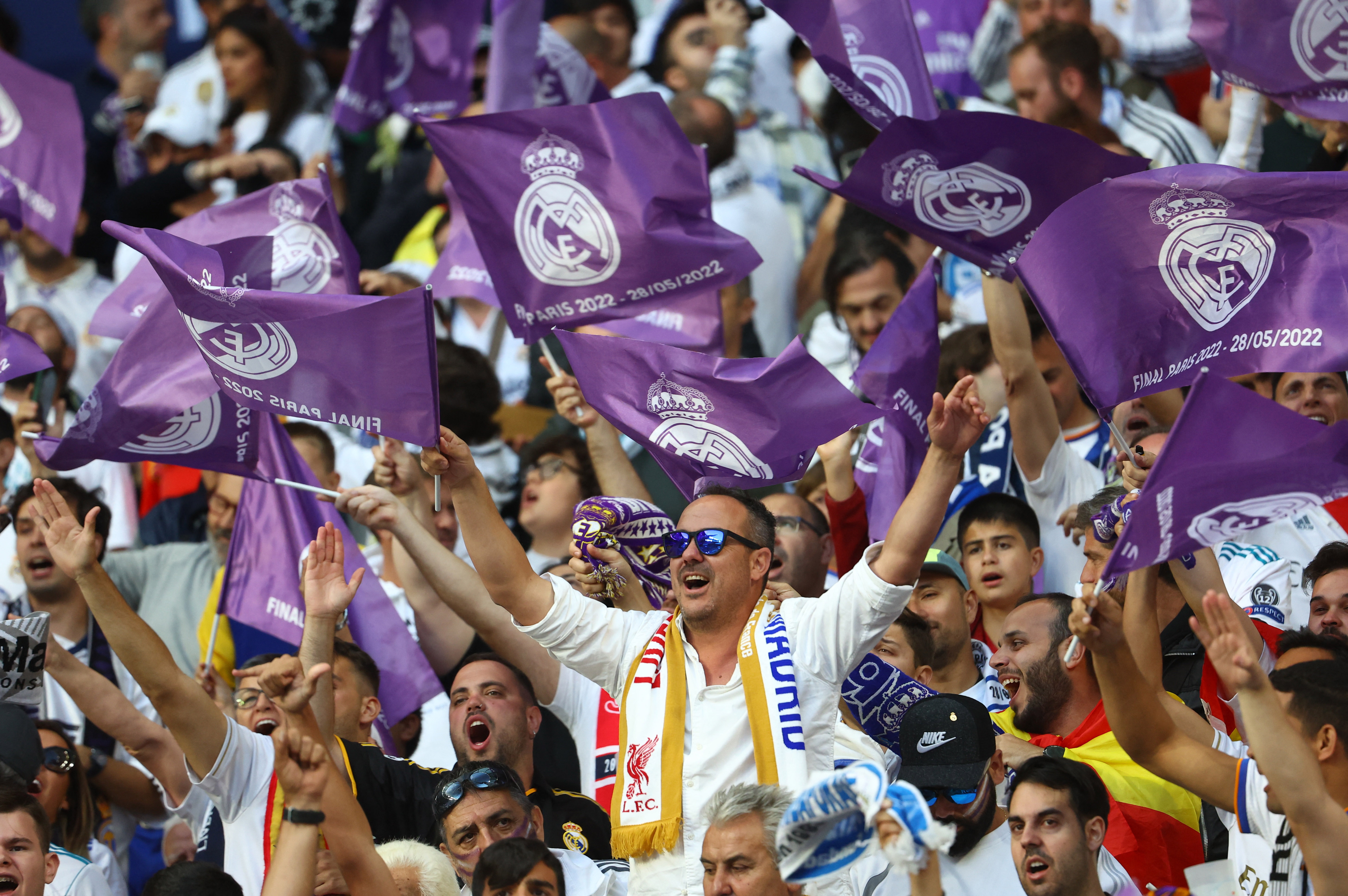 El público del Real Madrid en las gradas del Stade de France.