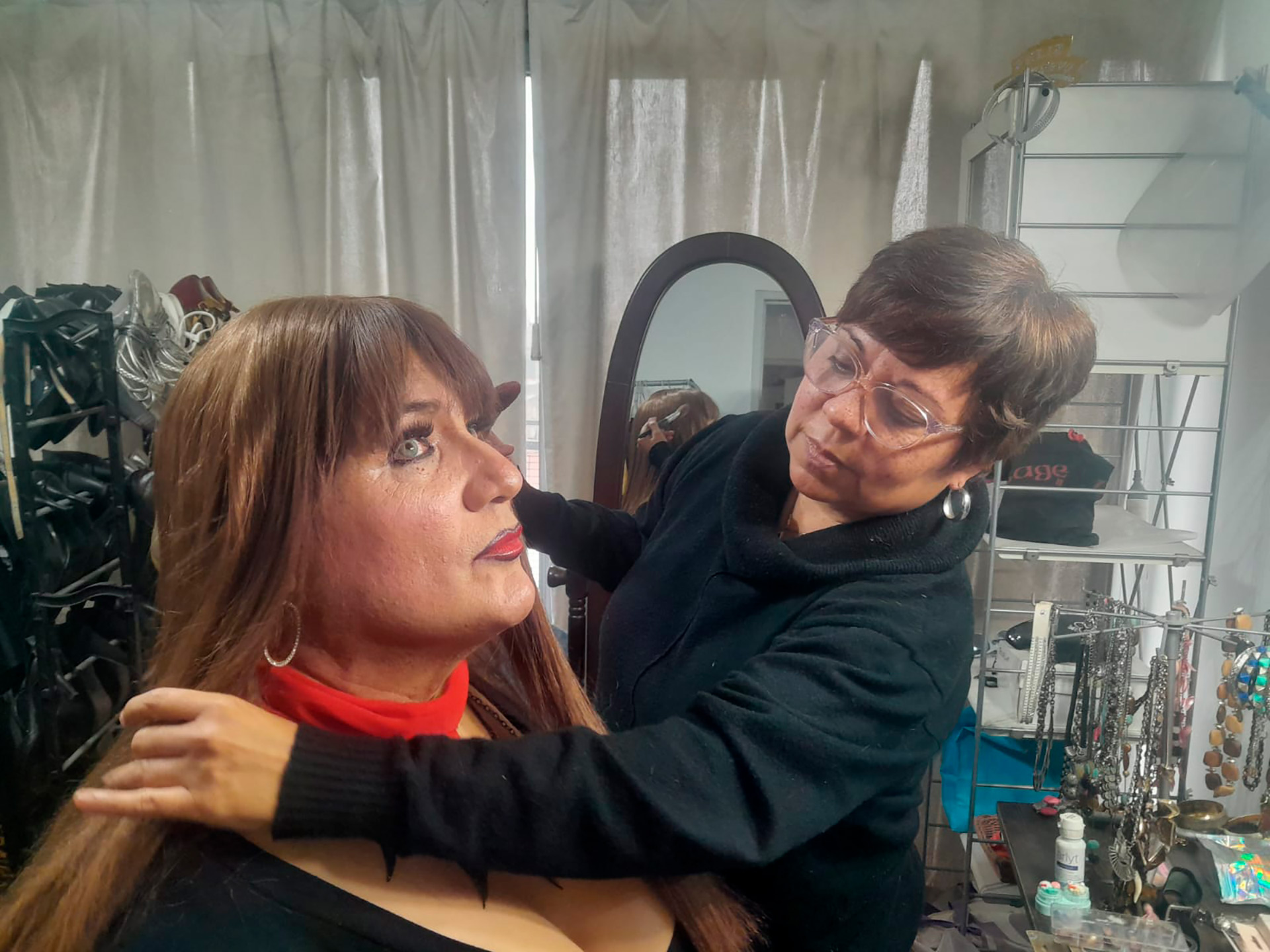 El espacio secreto porteño en el que los hombres se convierten en mujeres: el relato de Mirna, la clienta más fiel
