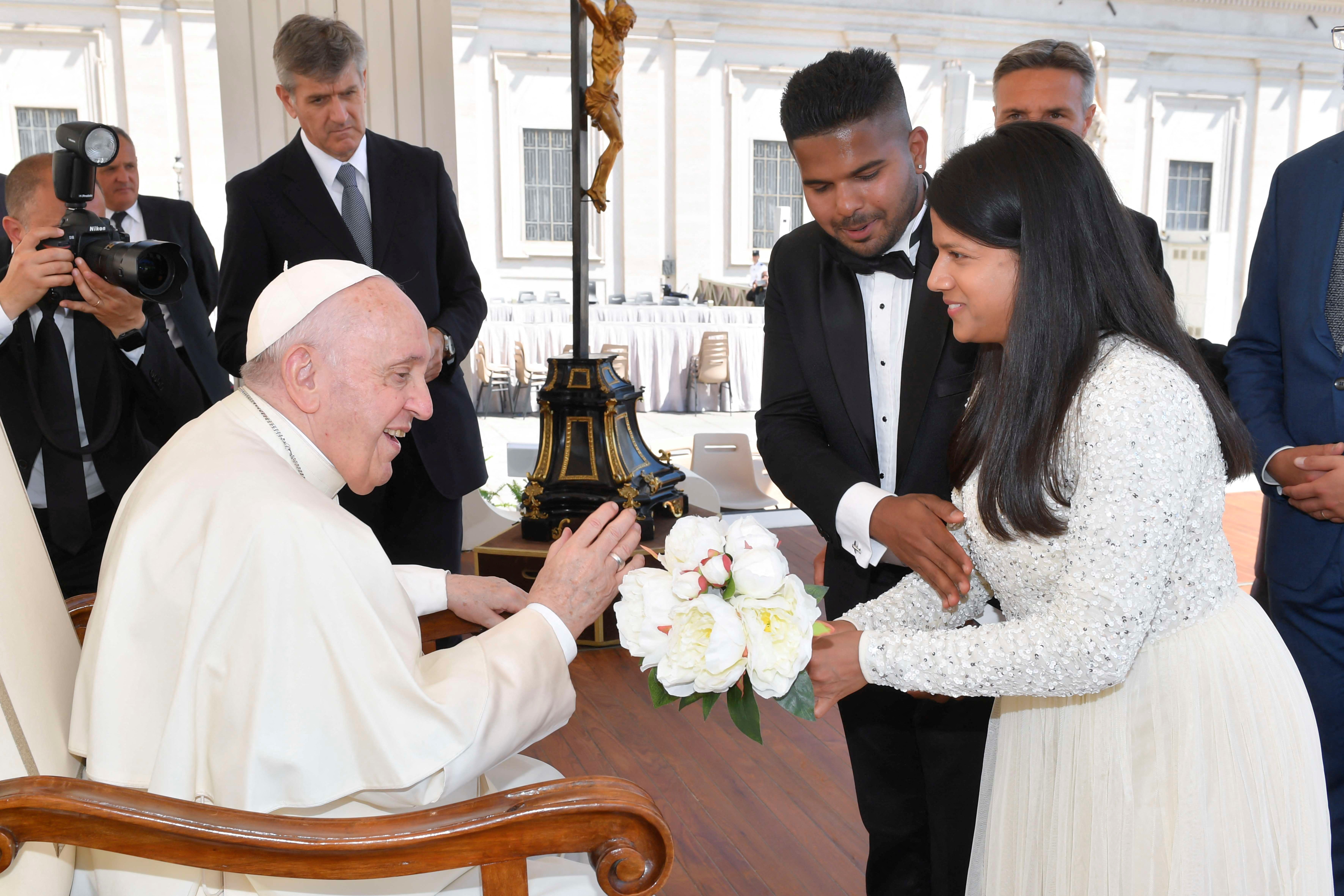 El papa Francisco pidió a las parejas que no tengan sexo antes del  casamiento: “La castidad enseña el amor verdadero” - Infobae