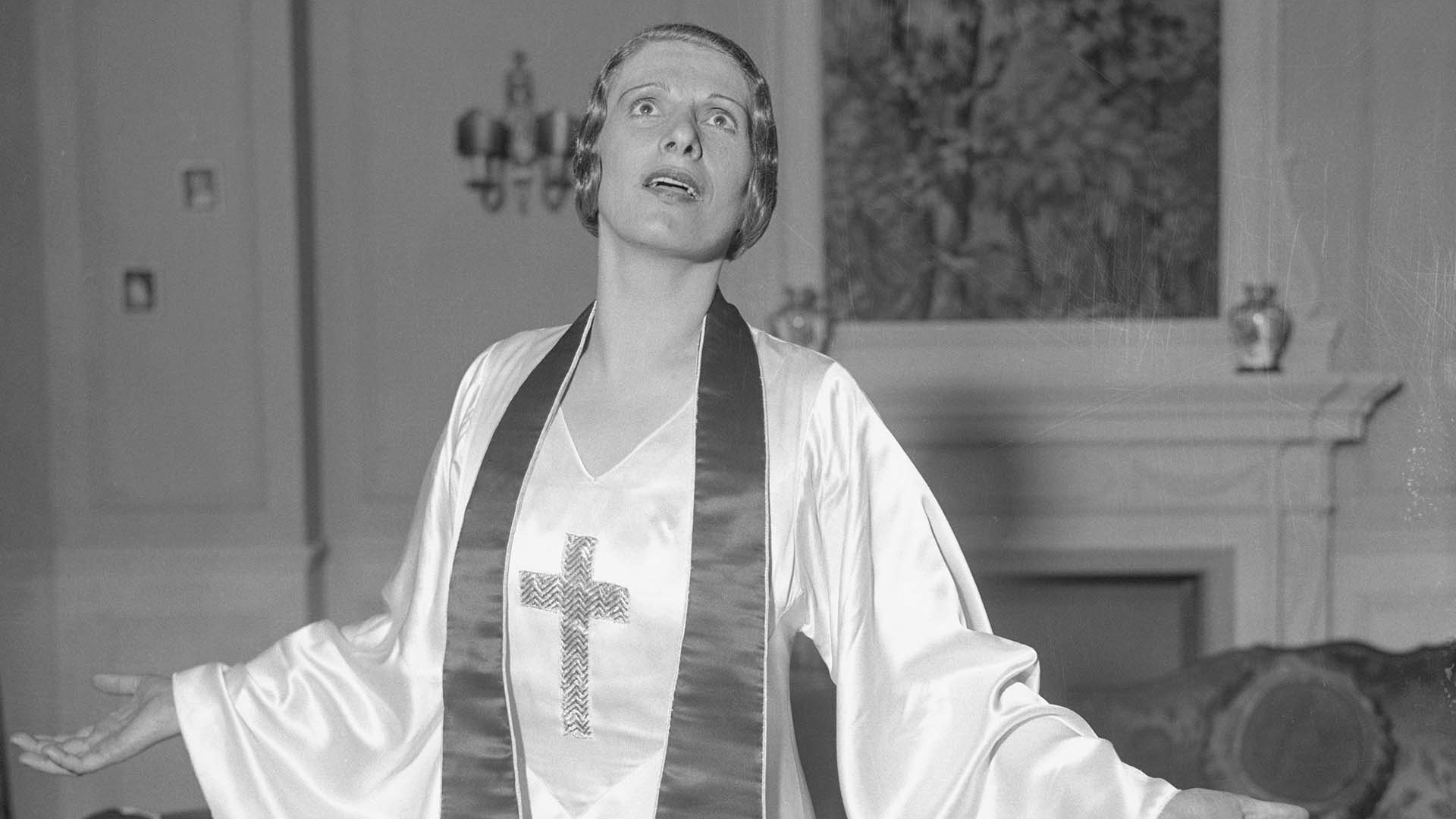 La misteriosa desaparición de la predicadora que bautizó a Marilyn Monroe y la leyenda de su ataúd con teléfono