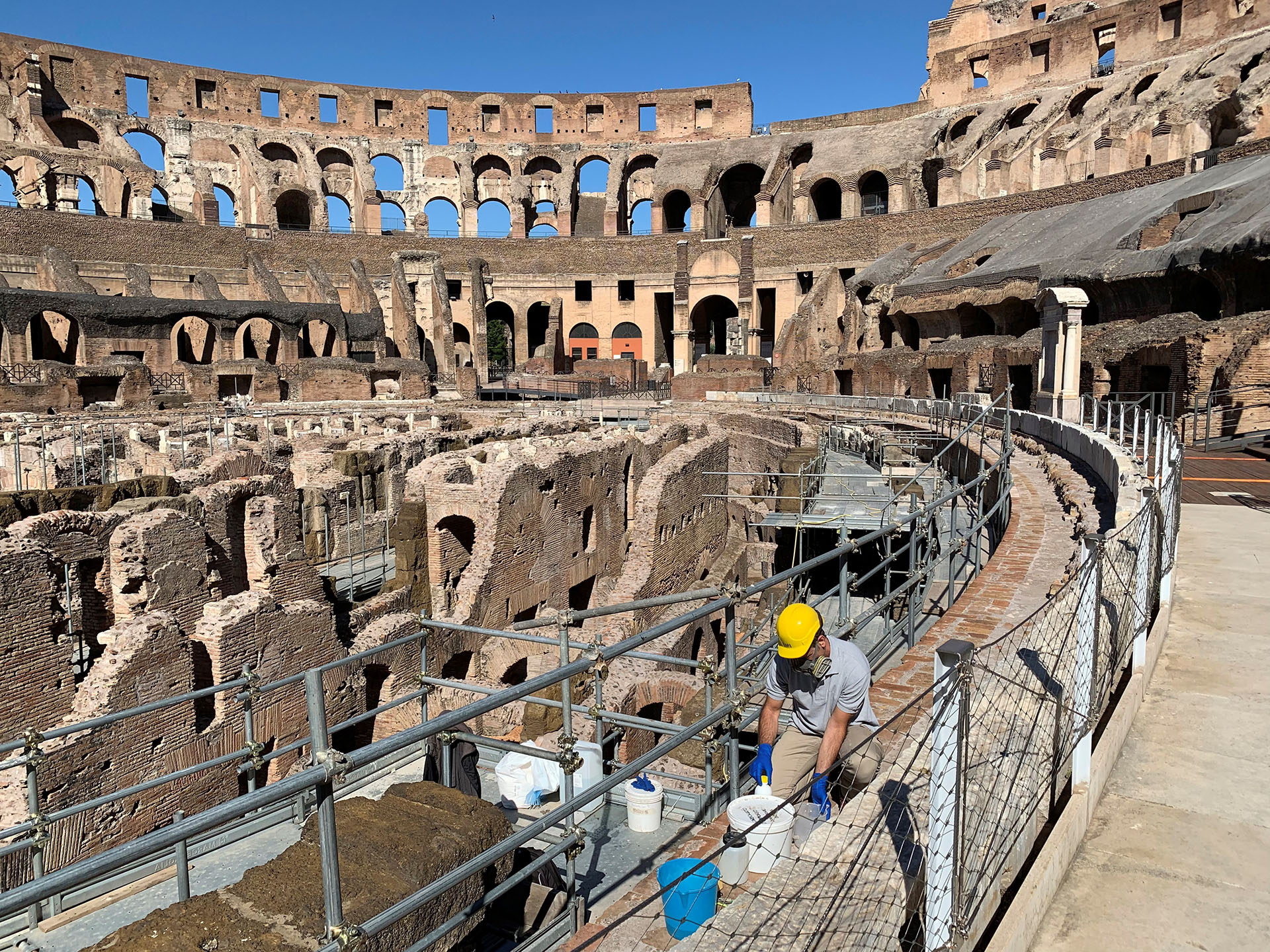 La pandemia hizo que se cerraran las fronteras y apagó el turismo del que hasta hace tres meses vivía gran parte del país: basta pensar que el Coliseo recibía una media de 20.000 visitantes cada día hasta un total de 7,5 millones en 2019, el 70 % extranjeros (EFE/Álvaro Caballero)