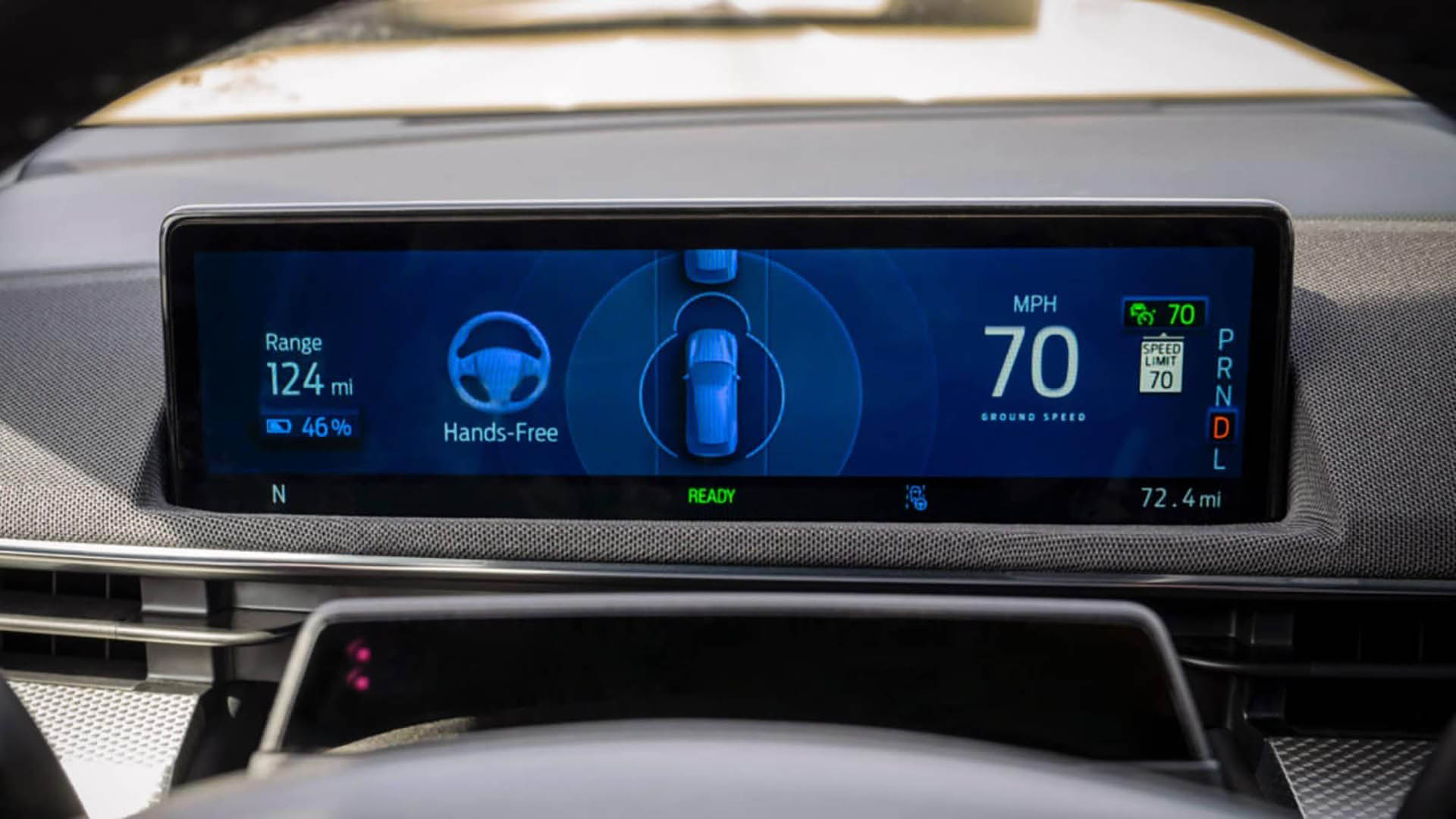 A diferencia de Honda y Mercedes-Benz, el sistema de Ford permite que los autos activen esta tecnología hasta las 80 millas por hora de velocidad