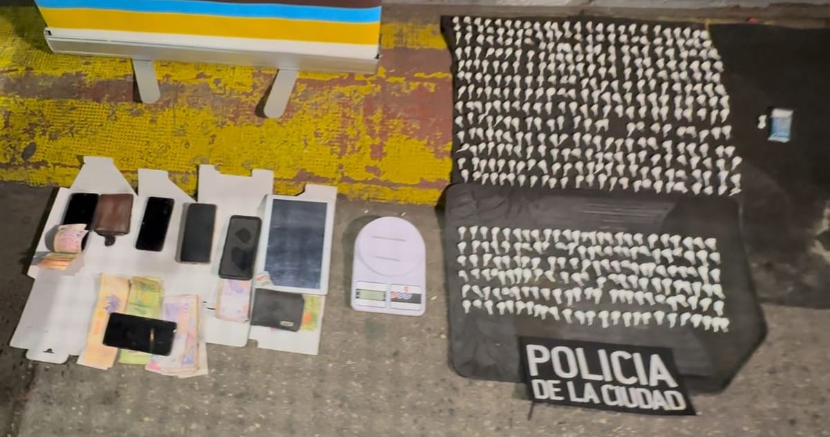 Detuvieron a dos hombres con casi 500 dosis de cocaína en el barrio porteño de Balvanera