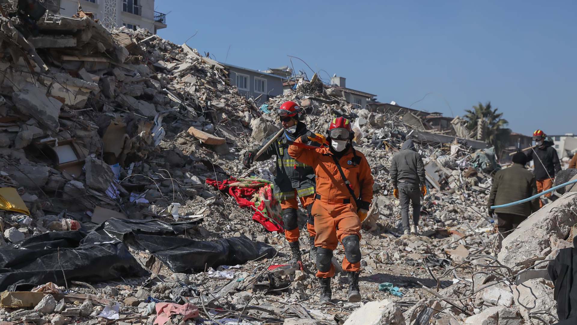 Un niño de 12 años fue hallado con vida tras más de 260 horas atrapado bajo los escombros en Turquía