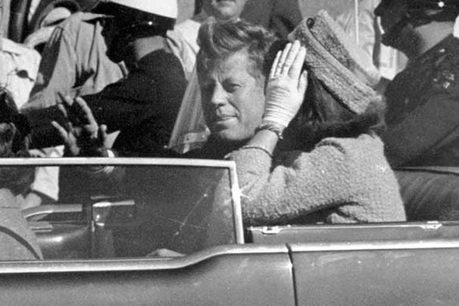 El asesinato de Kennedy: la “bala mágica” que atravesó su cuerpo y el informe oficial que nadie creyó