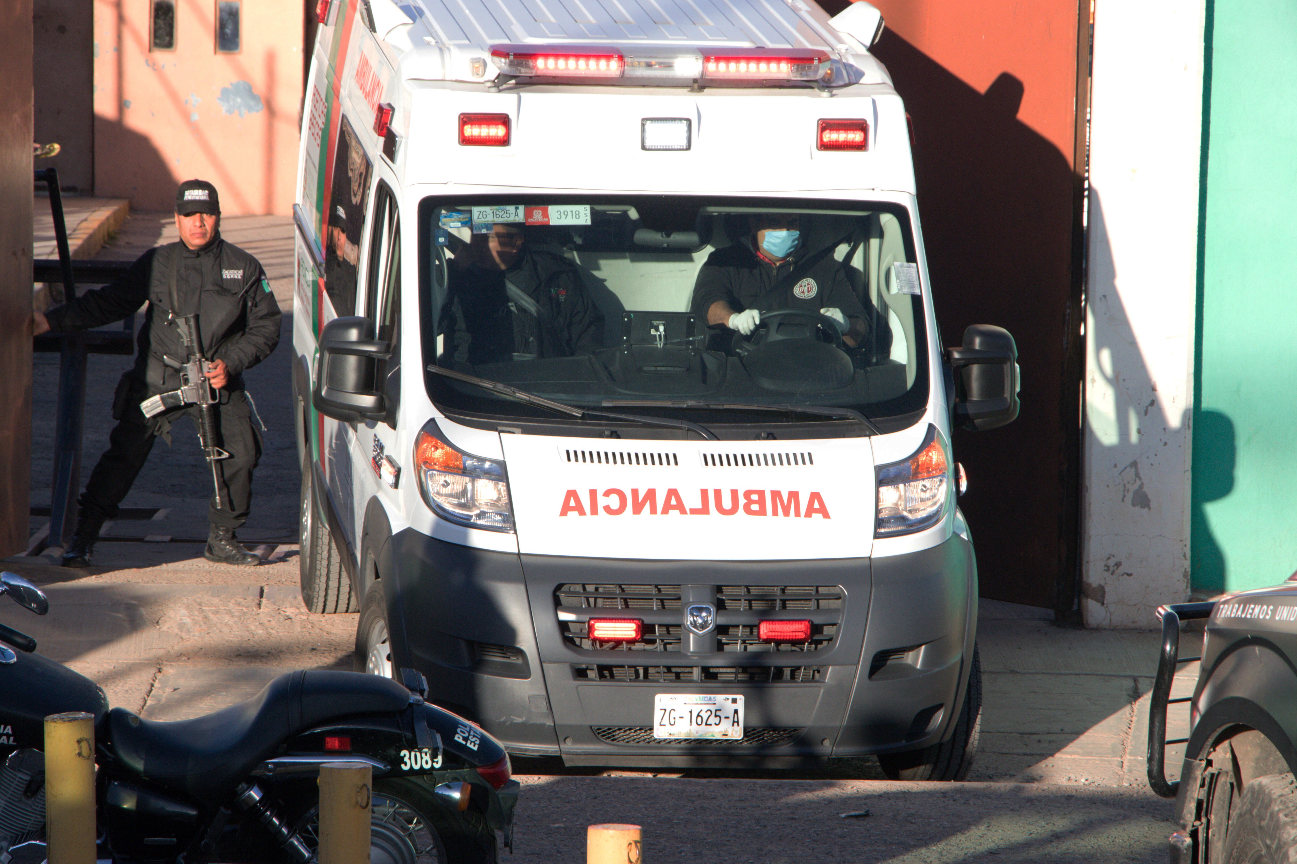 Abandonan camioneta con seis cuerpos en plaza de ciudad mexicana de Zacatecas