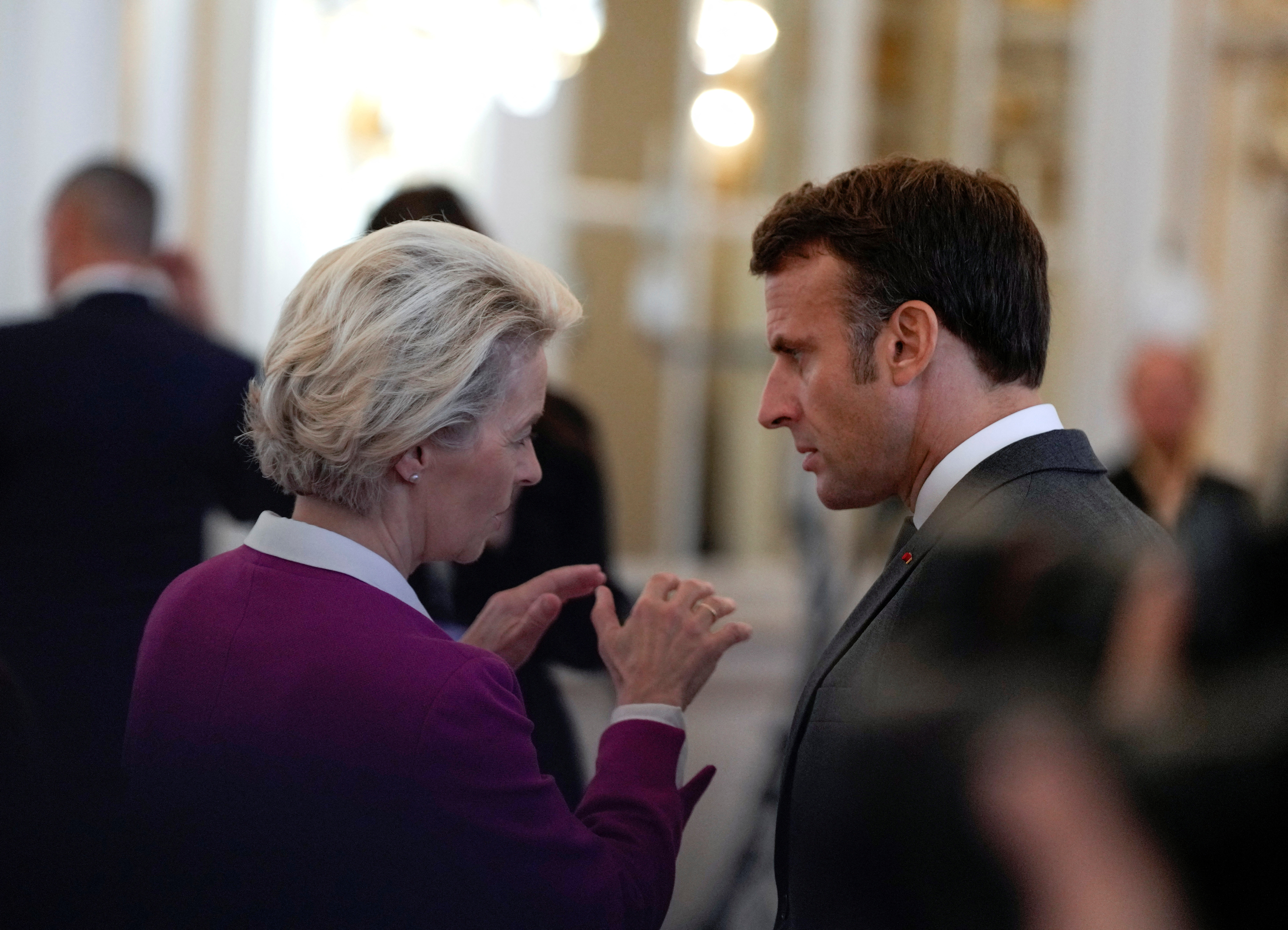 Desde un principio Francia se ha mostrado dura frente a la ley de reducción de inflación de Estados Unidos. El presidente Emmanuel Macron espera que desde la Comisión Europea, Ursula Von der Leyen de precisiones de una respuesta inflexible por parte de la UE