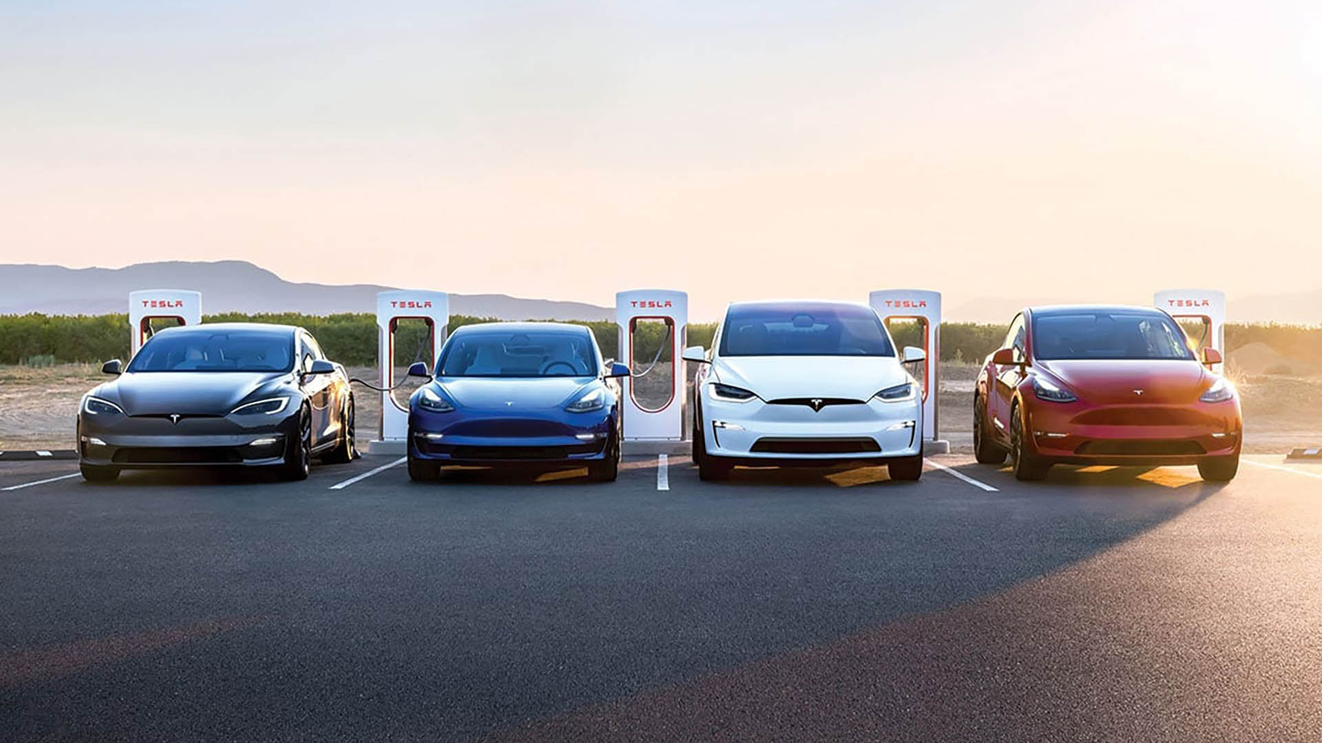 Los cuatro modelos actuales de Tesla podrían recibir en muy poco tiempo, un nuevo integrante de la familia con la versión de menor precio de la historia de la marca