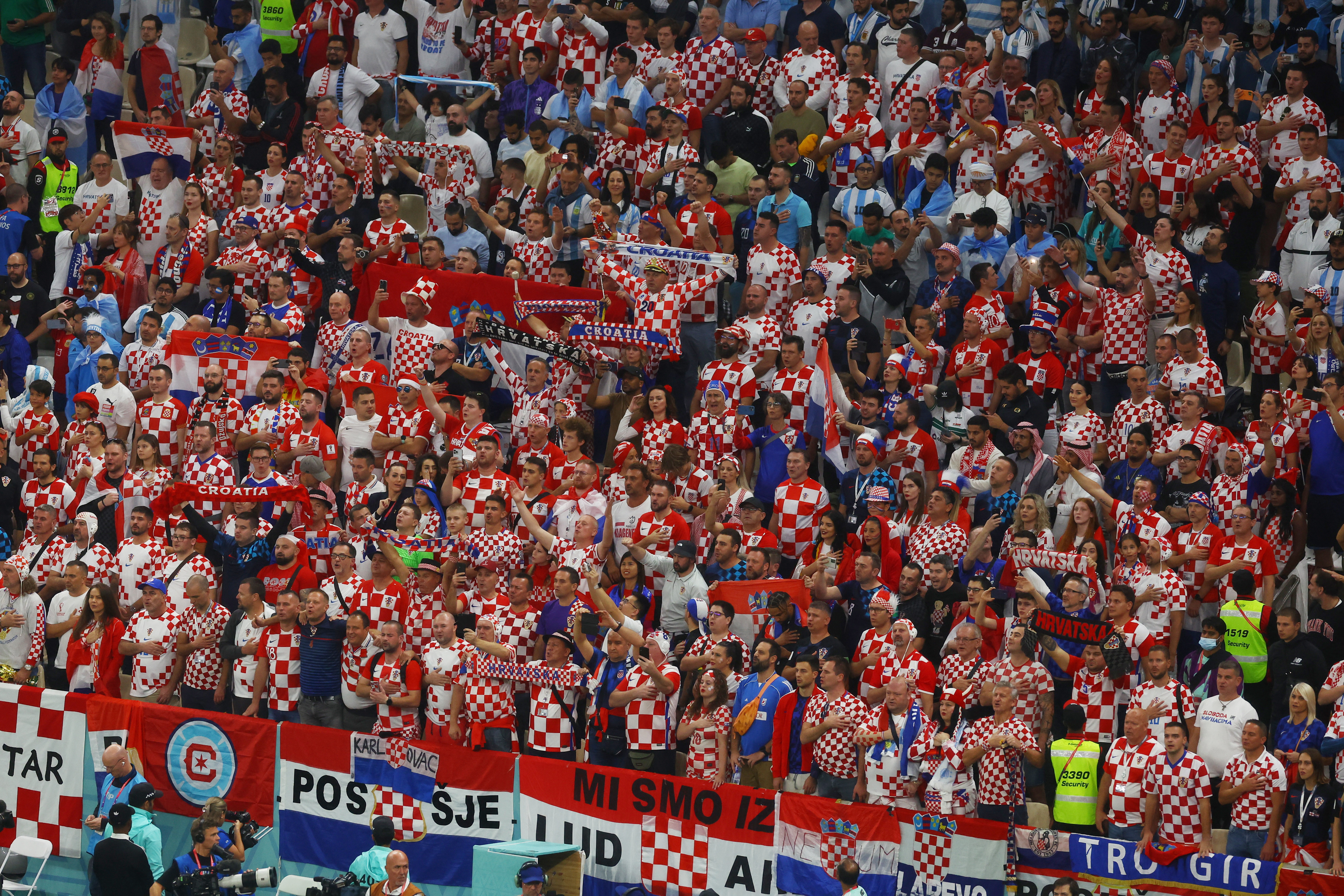 Los fanáticos croatas también vibraron en las gradas. Es la tercera semifinal en la historia del elenco croata
