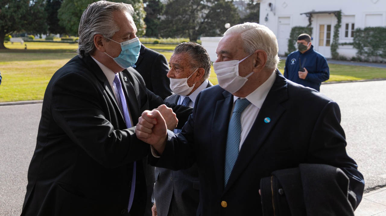 El Presidente saluda a Adelmo Gabbi