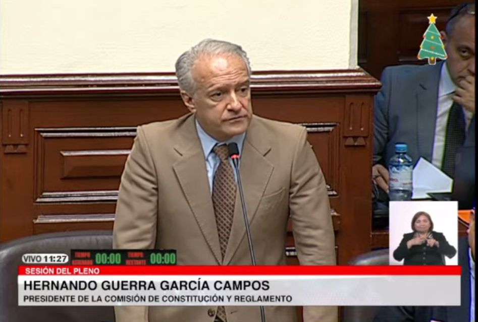 Hernando Guerra García, presidente de la Comisión de Constitución, inicia el debate para la aprobación del dictamen del adelanto de elecciones.