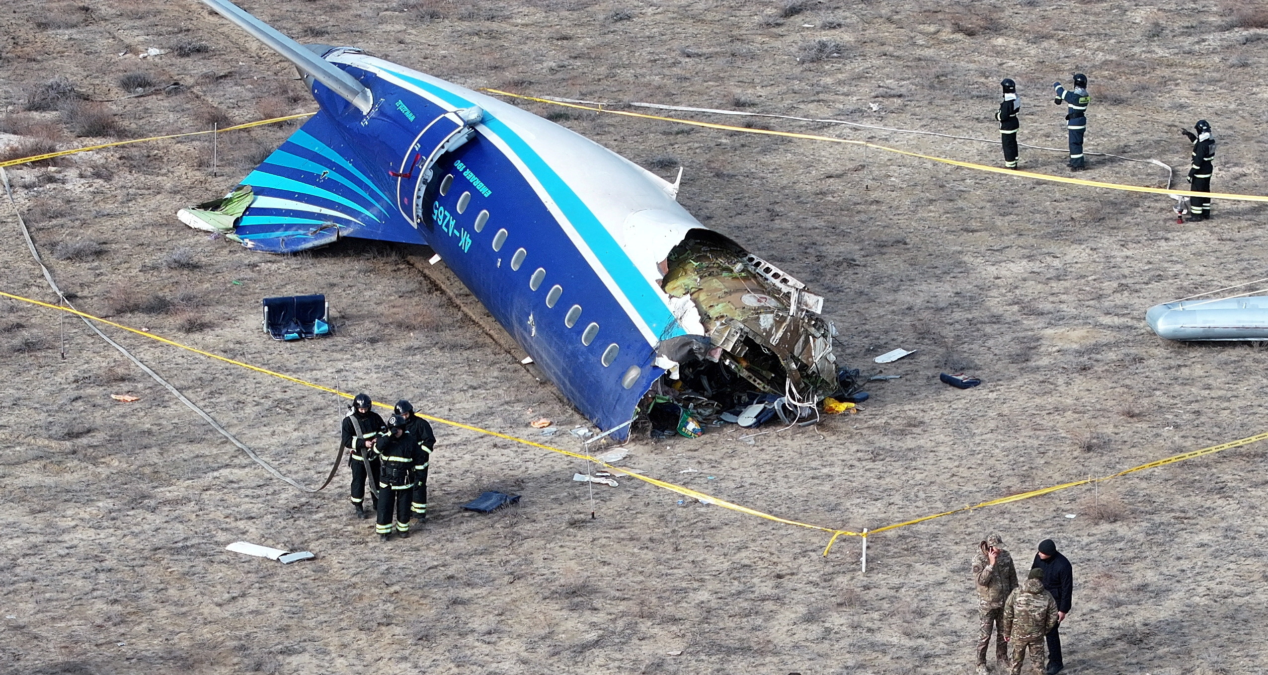 La investigación sobre el accidente aéreo de Azerbaijan Airlines sugirió que el avión fue dañado por objetos externos