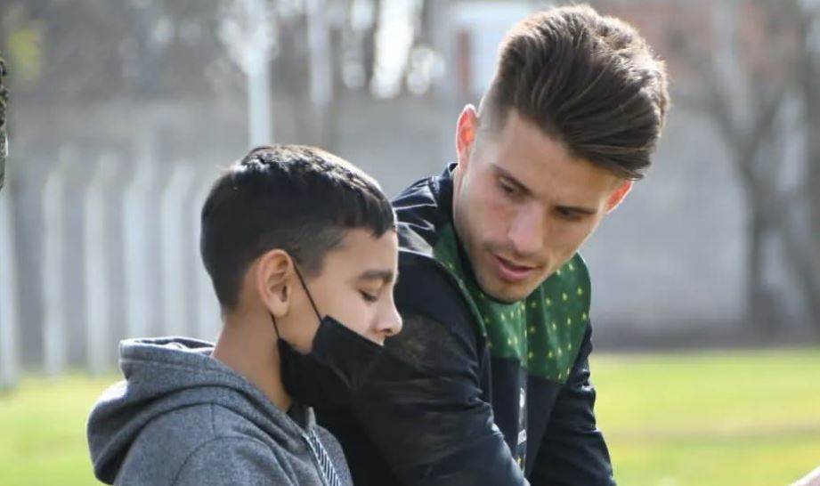 Quién Es El Niño Que Invadió La Cancha Para Consolar A Unsain Y Qué Le