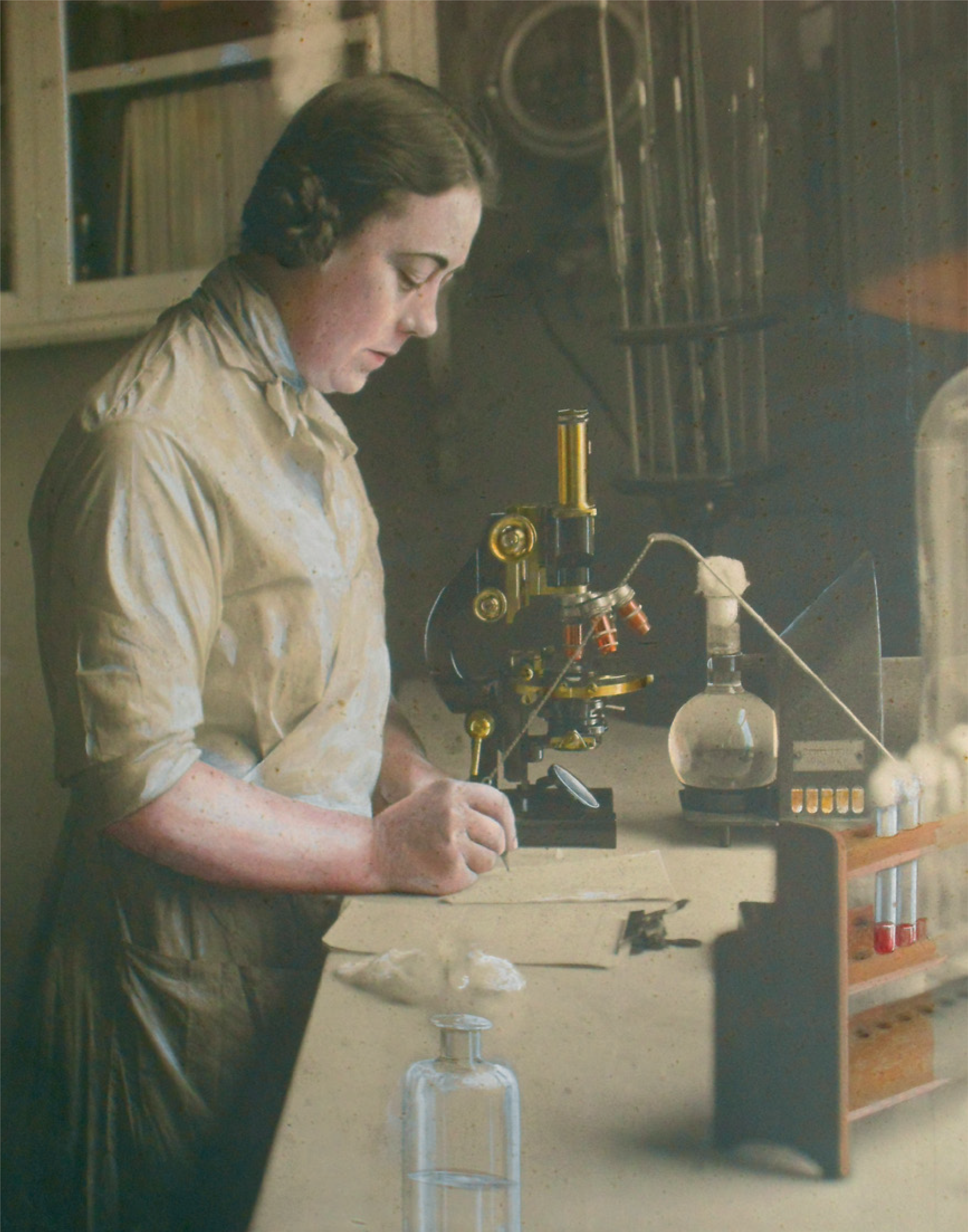 Helena Larroque se dedicó al cuidado de su hijo que también fue médico, y desarrollar su actividad de investigación y a promover la prevención de la salud, entre otras actividades (Archivo LALCEC)