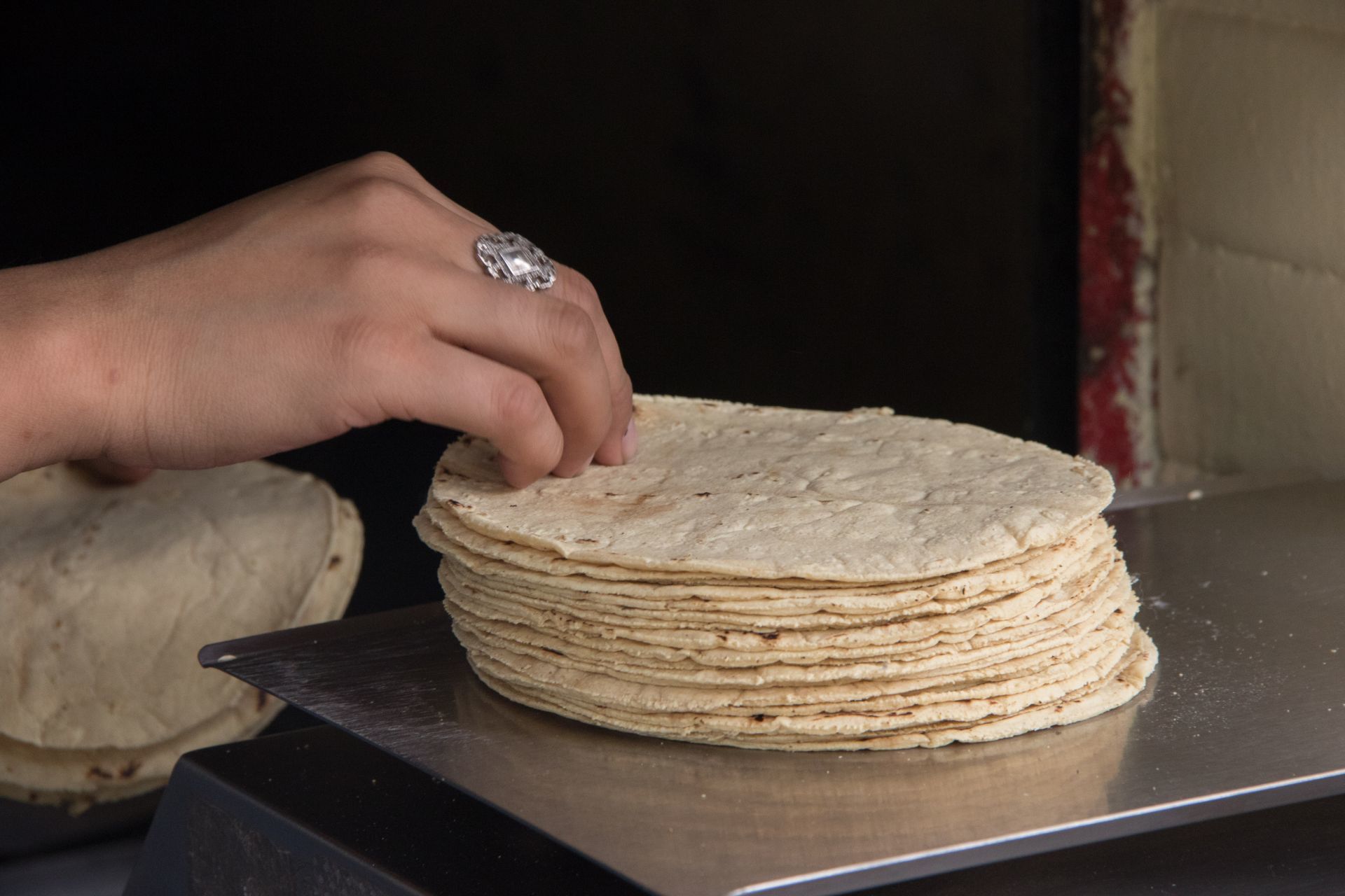 Puebla es una de las ciudades en donde se vende más barato el kilo de tortilla. (VICTORIA VALTIERRA/CUARTOSCURO.COM)