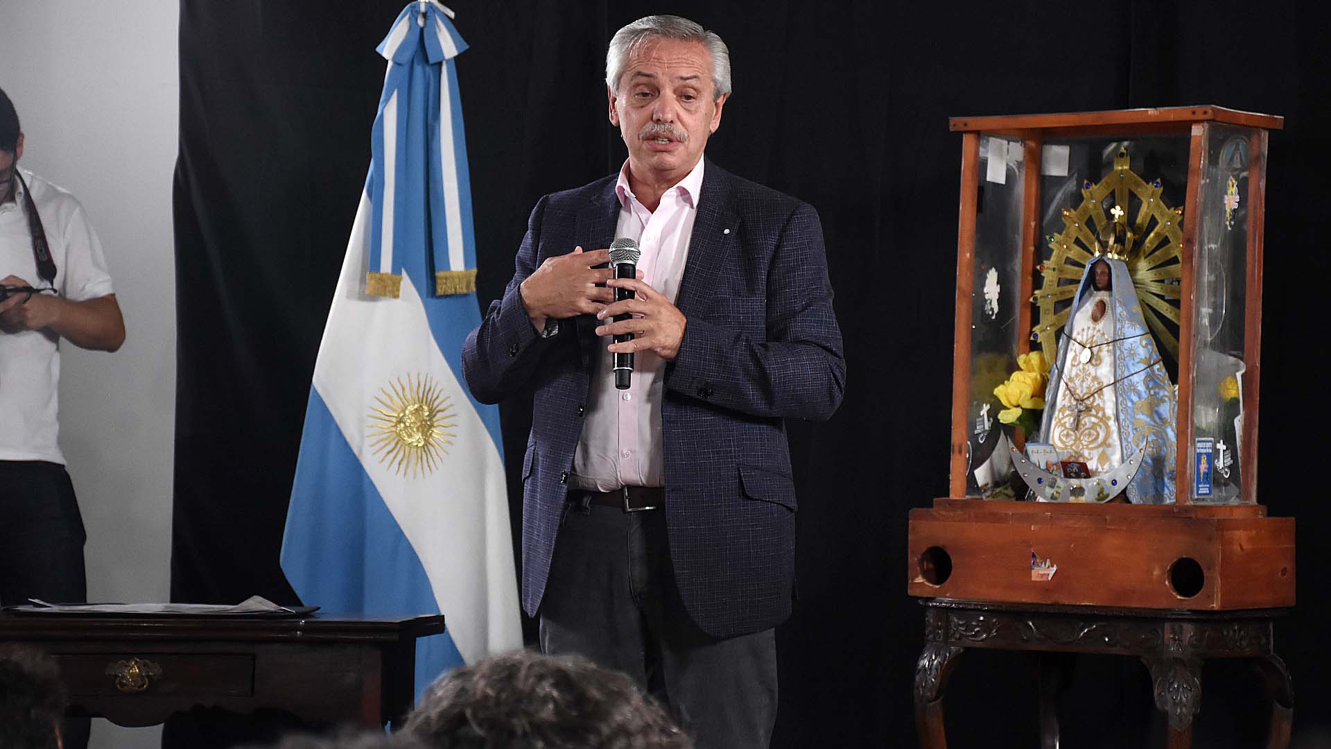Alberto Fernández estuvo el fin de semana firmando una proclama contra las drogas que impulsan los curas villeros.
