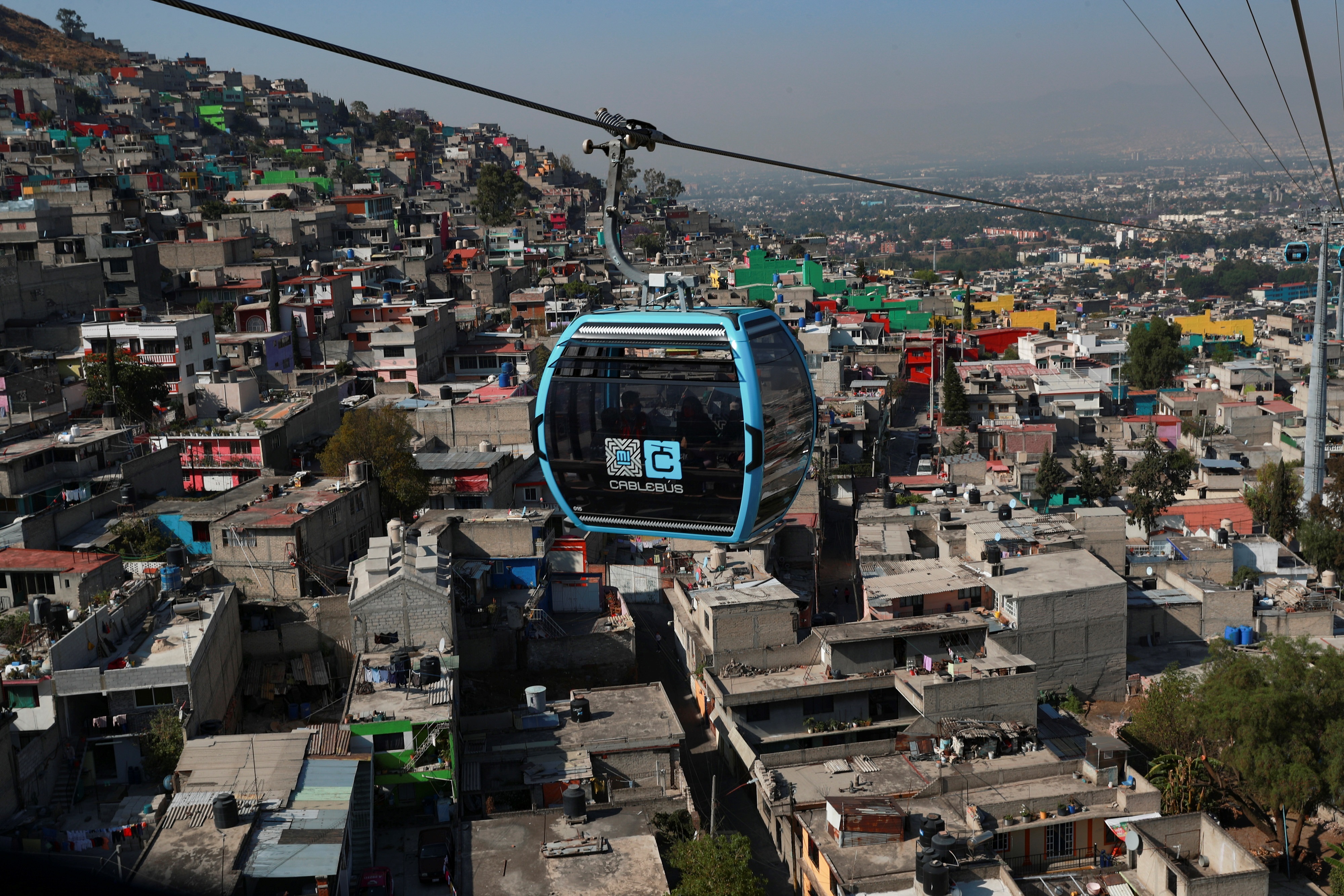 El Cablebús benefició la movilidad de la zona, especialmente de la zona alta del cerro (Foto: EFE/ Carlos Ramírez)
