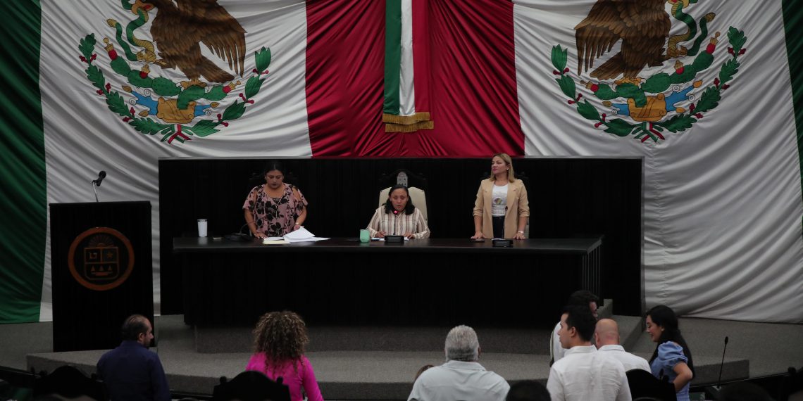 En la sesión del periodo extraordinario se aceptó el cambio en la minuta de decreto “por el que se reforman, derogan y adicionan diversas disposiciones de la Ley de Adopción del Estado de Quintana Roo; y se derogan y adicionan diversas disposiciones del Código Civil para el Estado de Quintana Roo”. (Foto: XVI Legislatura)