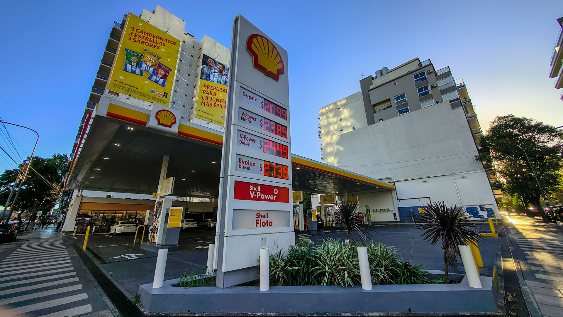 Se confirm&oacute; la venta de 894 estaciones de servicio Shell en el pa&iacute;s: un grupo suizo pag&oacute; USD 1.420 millones