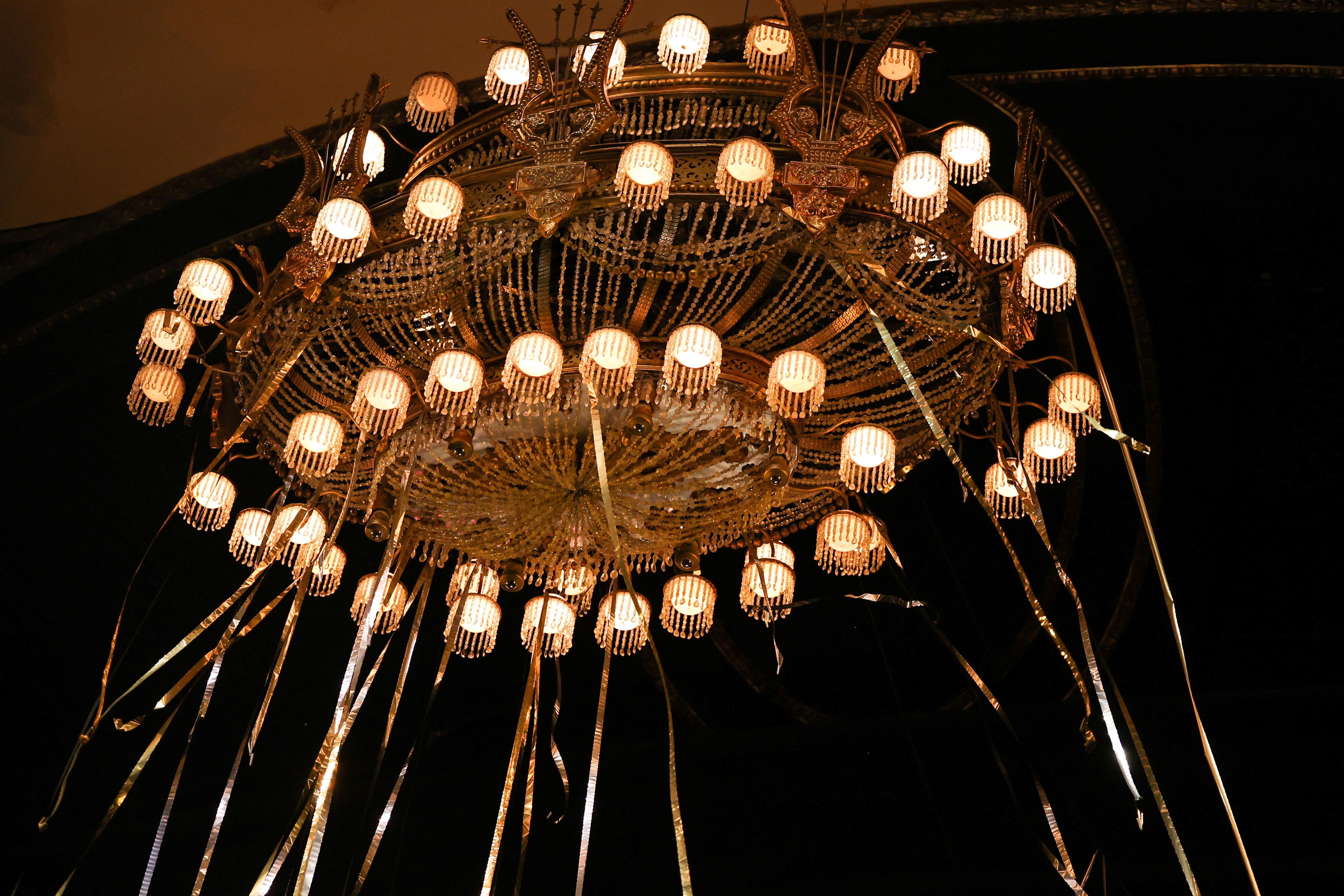 The legendary chandelier from The Phantom of the Opera was lit for the last time on Broadway.  (PHOTO: REUTERS/Caitlin Ochs)