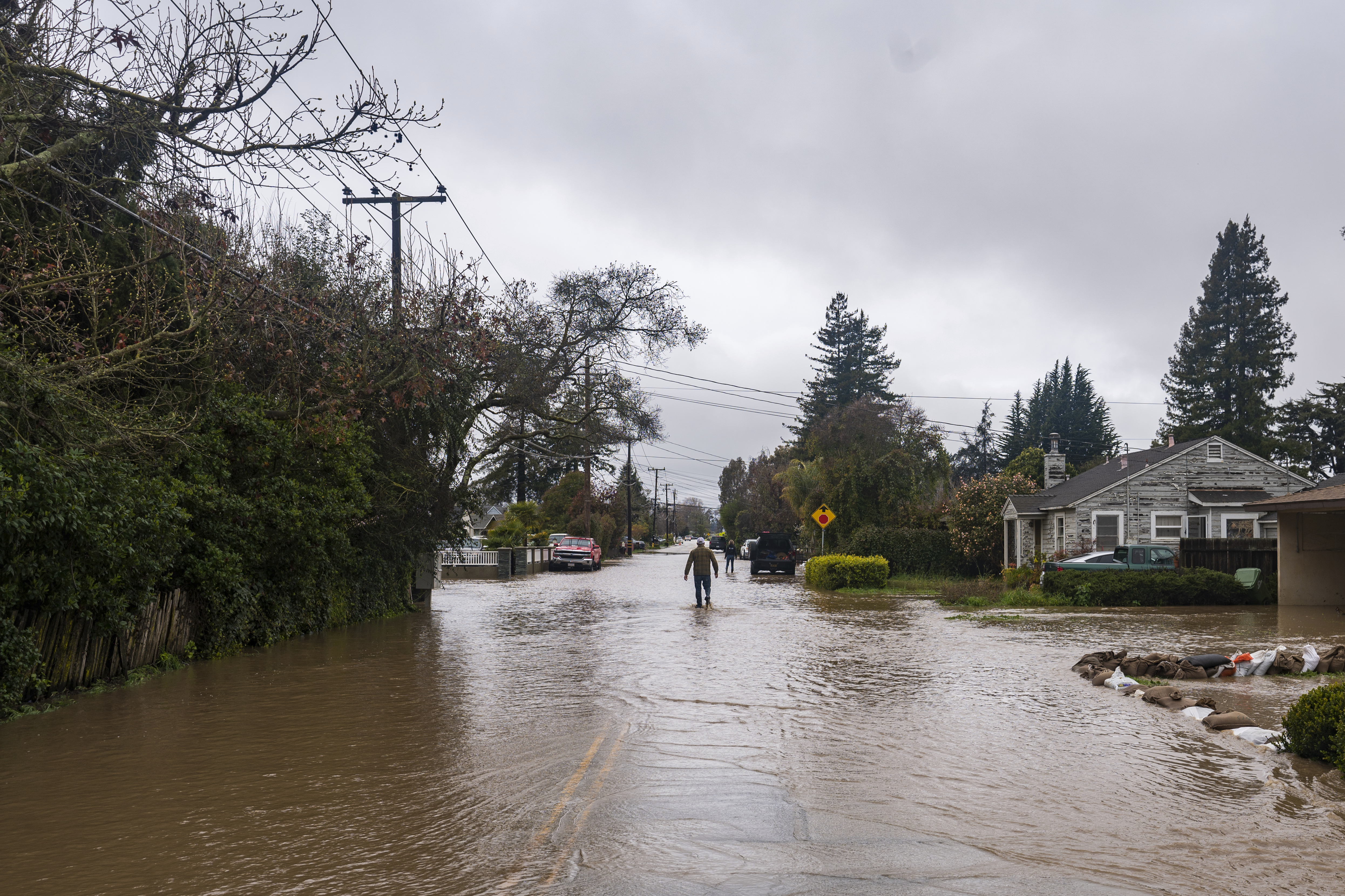 Siguen las tormentas intensas en California: un río seco podría reaparecer luego de 80 años (AP)