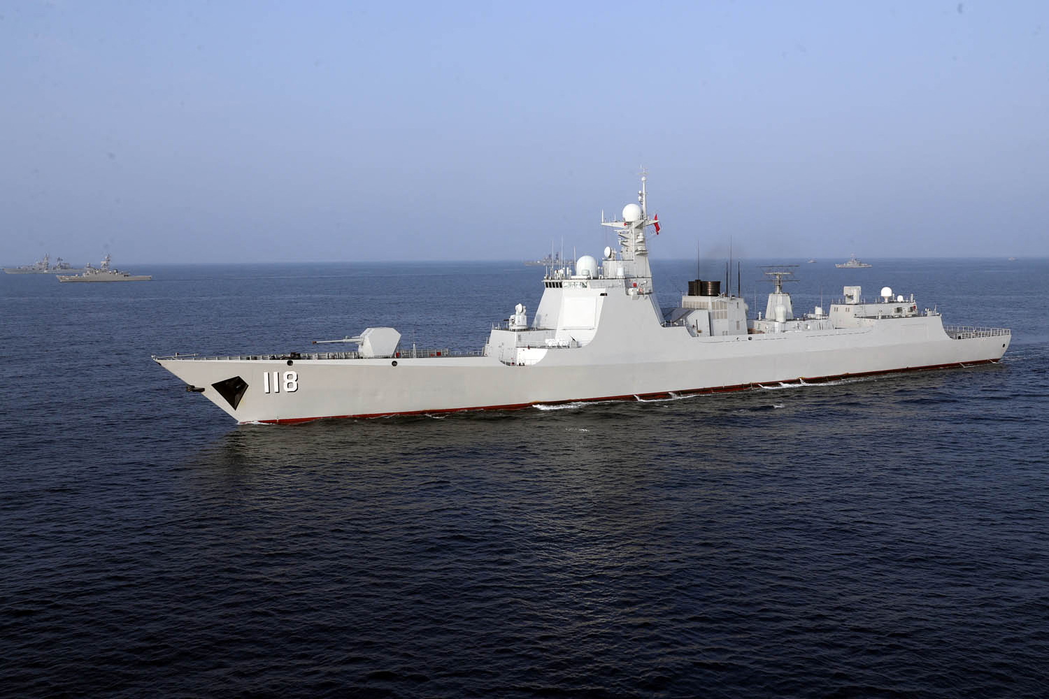 Un buque de guerra asiste a un ejercicio naval conjunto de las armadas iraní, china y rusa en el norte del océano Índico el 19 de enero de 2022. Foto tomada el 19 de enero de 2022. Ejército iraní/WANA (West Asia News Agency) vía REUTERS 