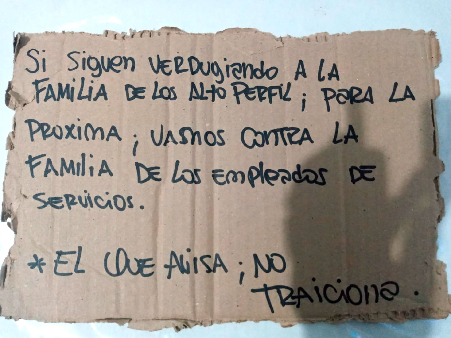 El cartel que fue hallado en la Oficina de Asuntos Penitenciarios de Rosario 