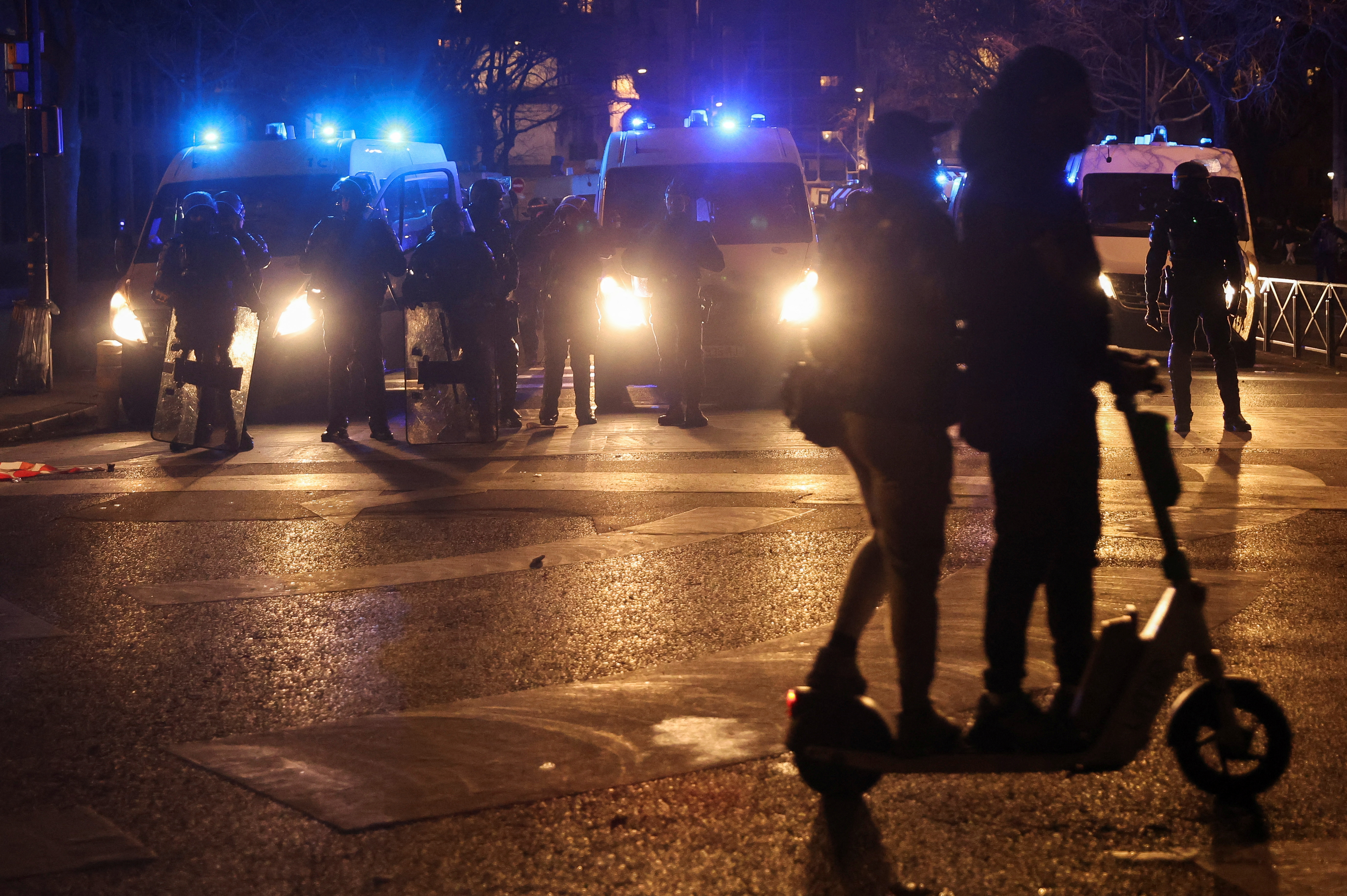 El uso de scooters aumentó los accidentes de tránsito en París (REUTERS/Nacho Doce)