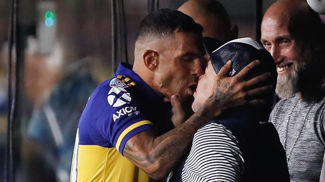 El último beso que se dieron, la noche en que Boca fue campeón ante Gimnasia (EFE)