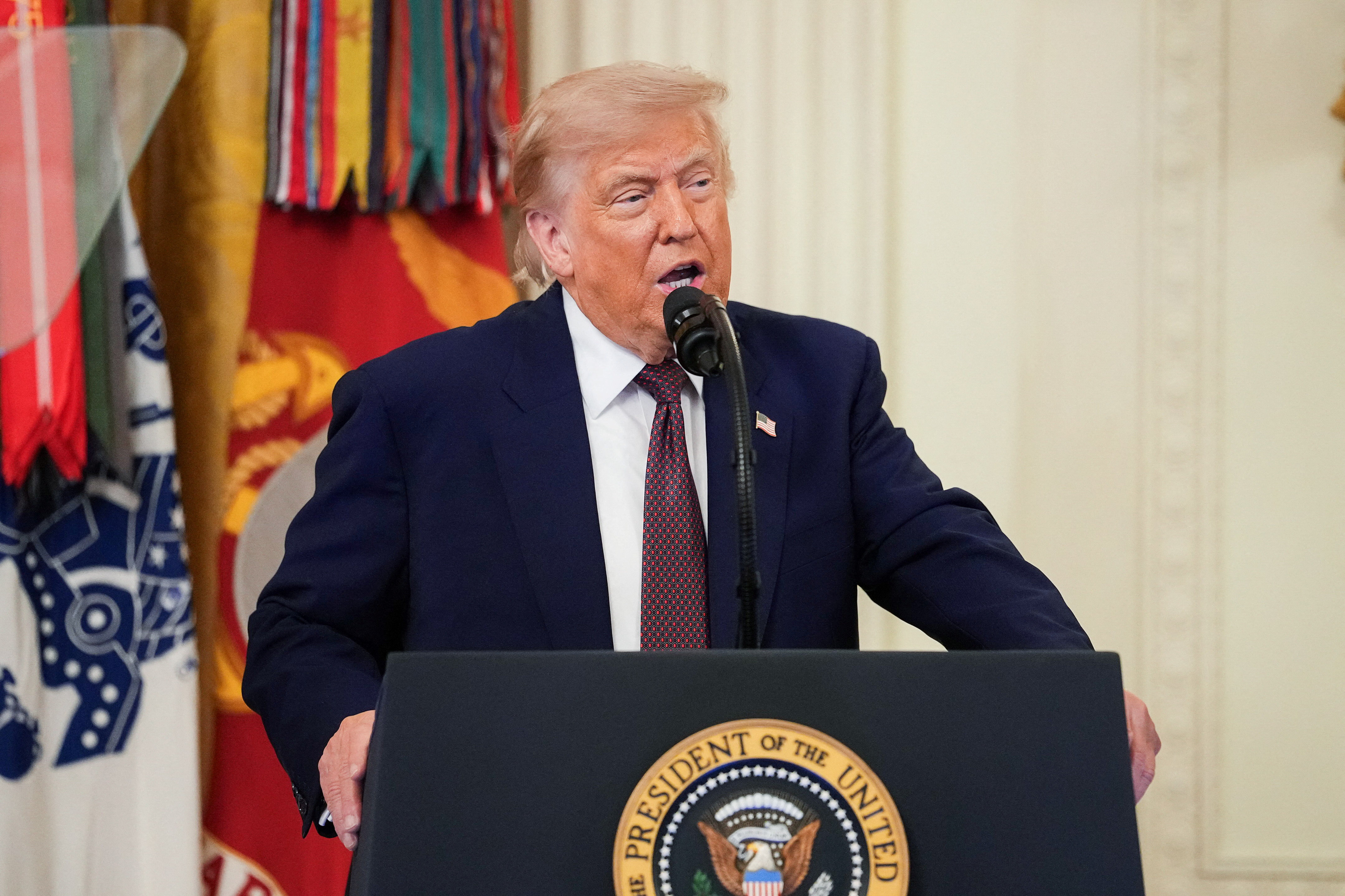 Trump advirti&oacute; que EEUU podr&iacute;a imponer peajes en Ormuz si el r&eacute;gimen de Ir&aacute;n no llega a un acuerdo final en 60 d&iacute;as