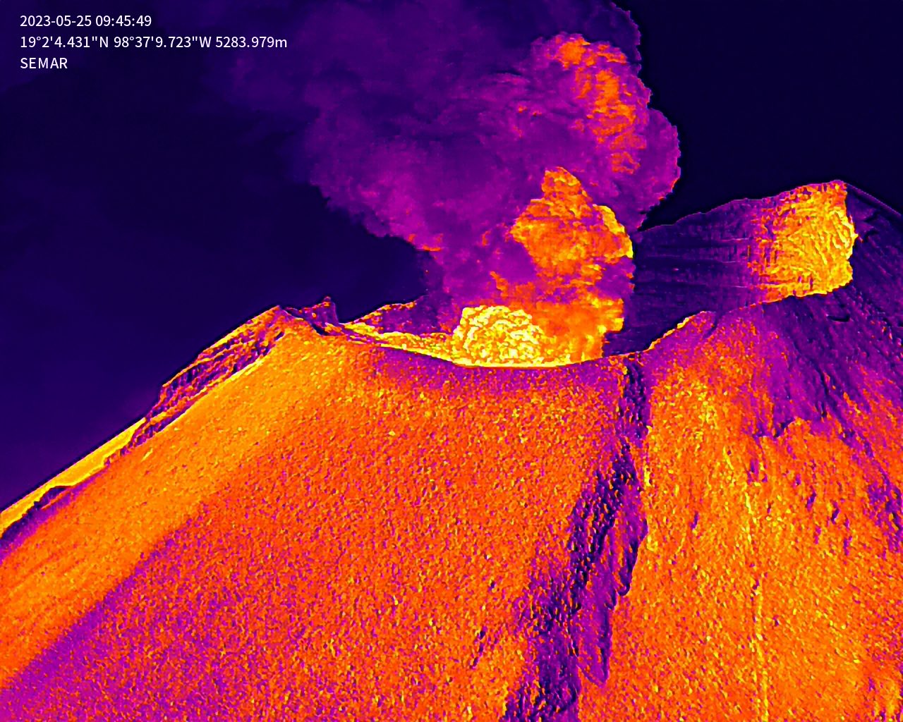 Se espera que el volcán continúe activo en las siguientes horas (foto: @CNPC_MX/Twitter)